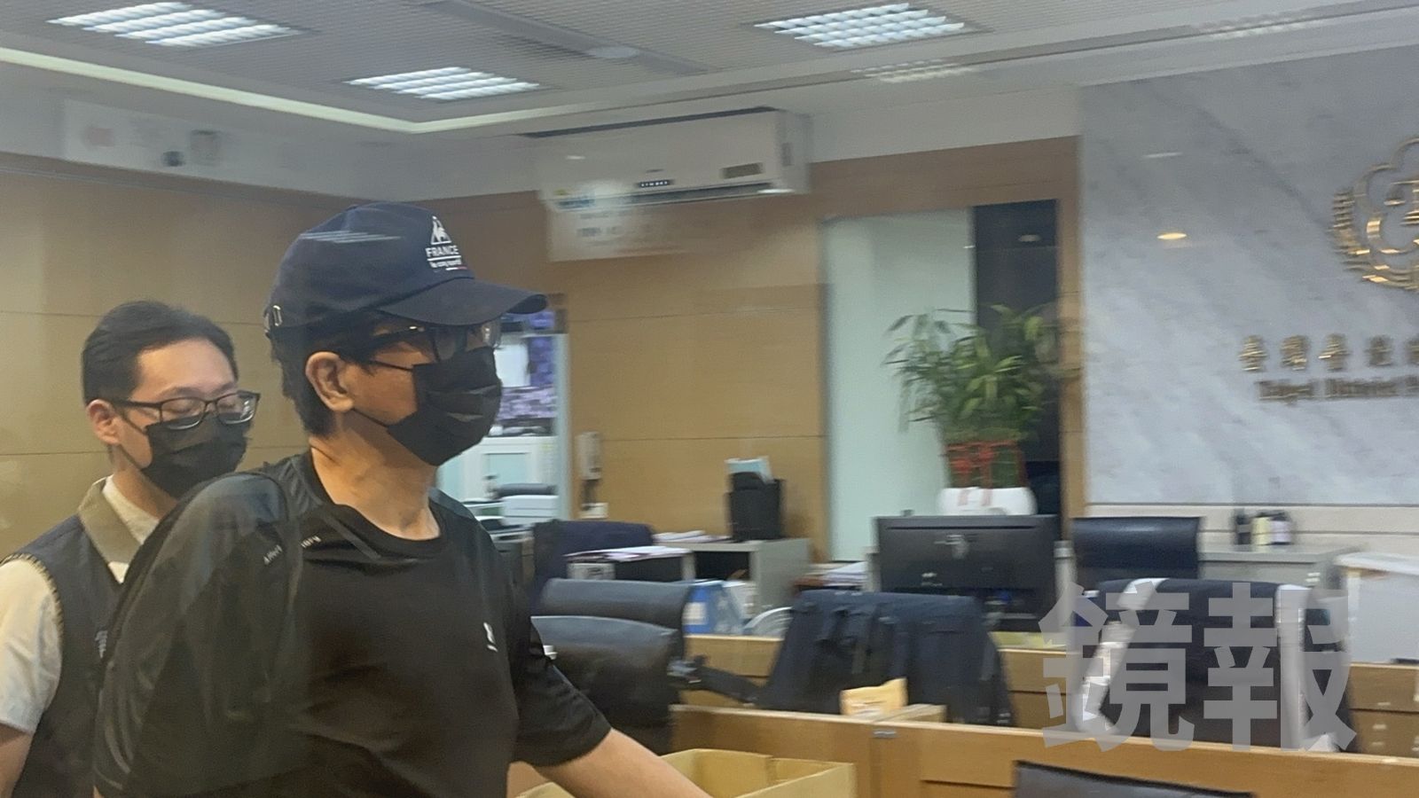 許男涉嫌在社群平台散布假訊息,指稱食藥署為順利參加世界衛生大會(WHA),要求中聯業者隱匿致癌油資訊。(鏡報馮茵)