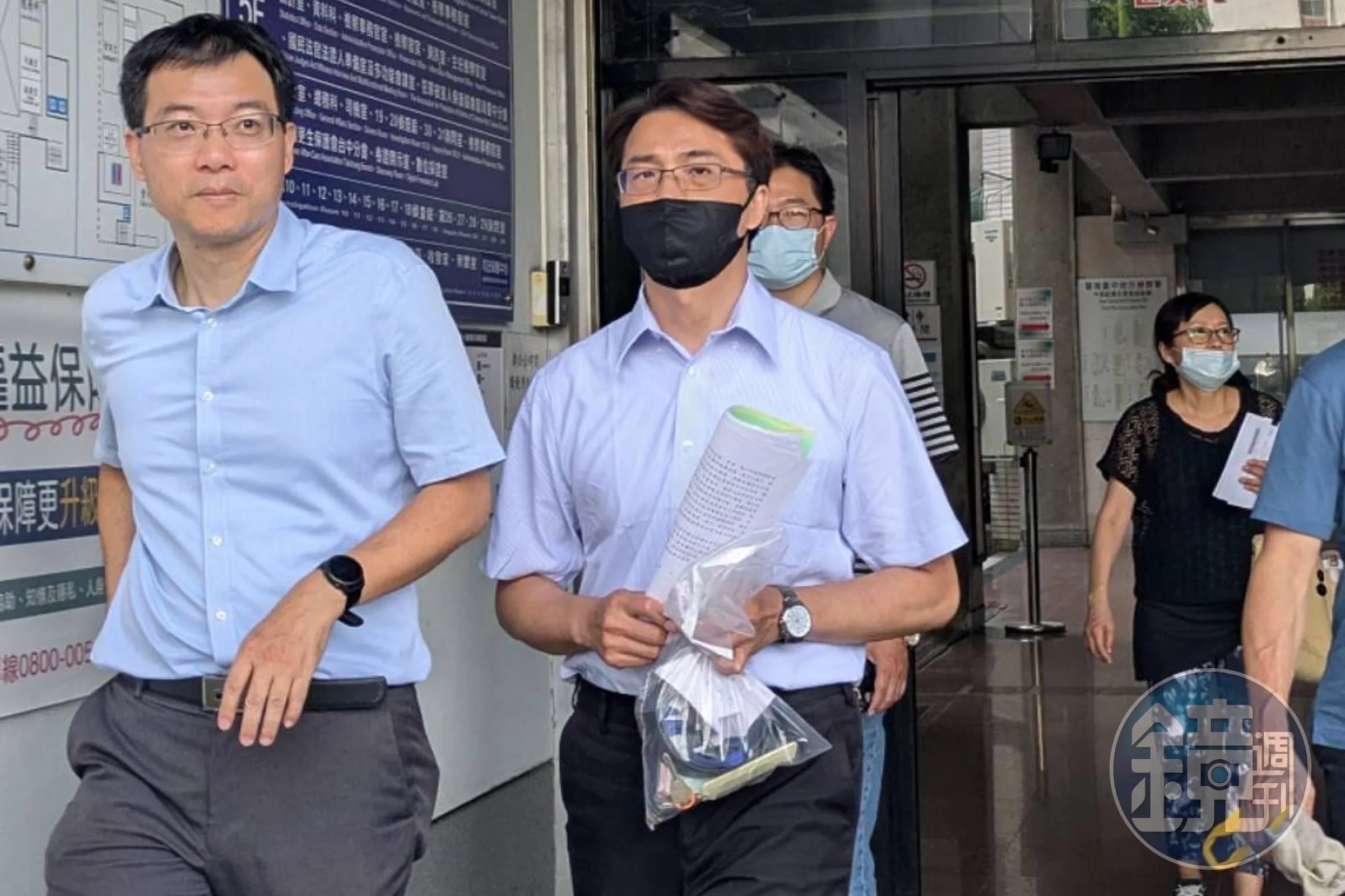 檢方更掌握證據顯示,陳明榮(戴黑口罩)早在案發前就已與相關人員達成「隱匿案情」共識。