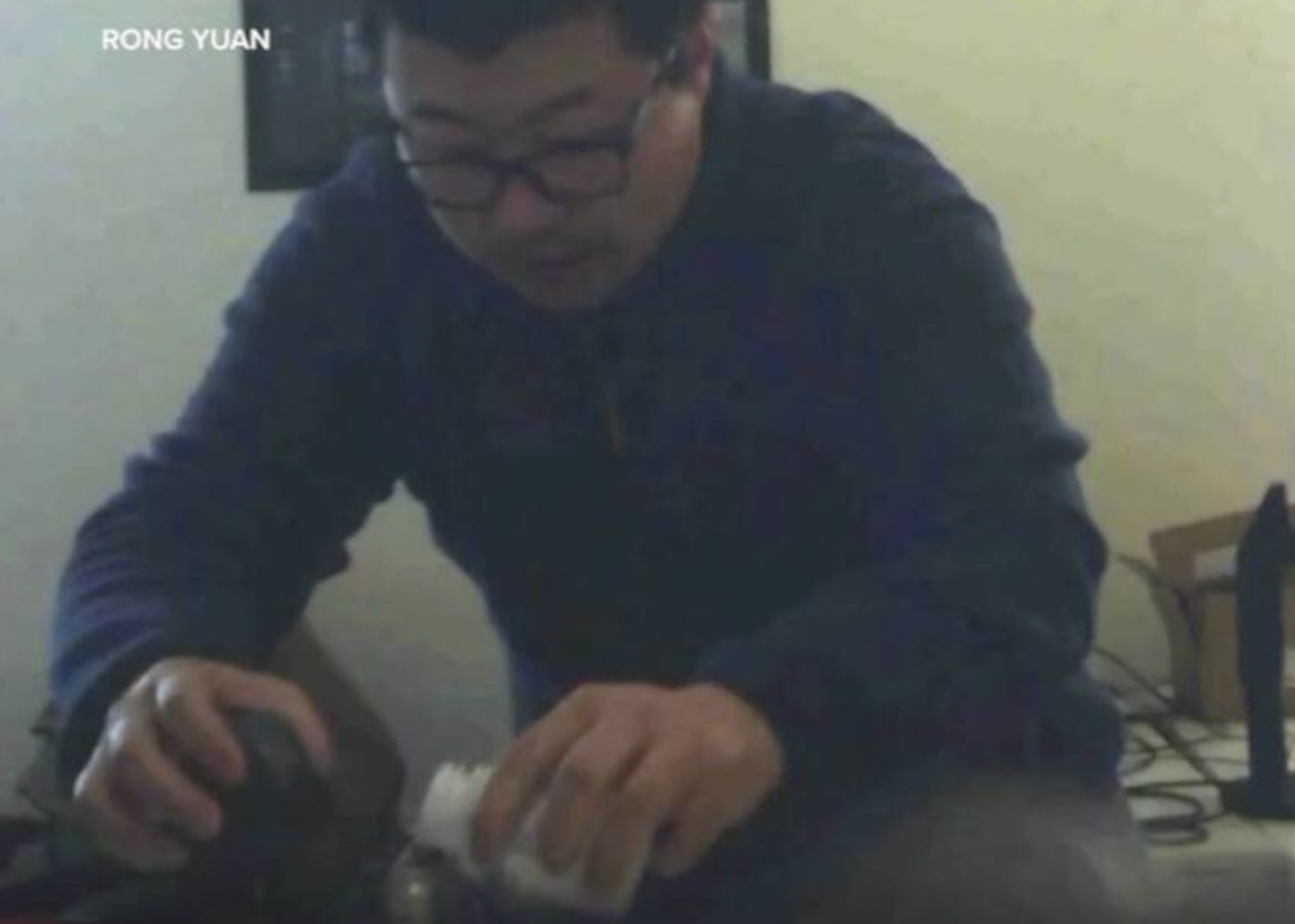以為自己得胃癌！女工程師買密錄器自救　驚恐拍下同事「悄悄加毒」謀殺過程
