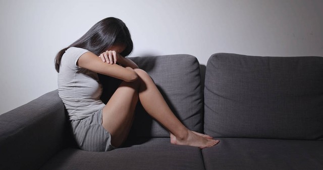 1名女警遭男警藉故襲胸,慘遭法院判刑。示意圖