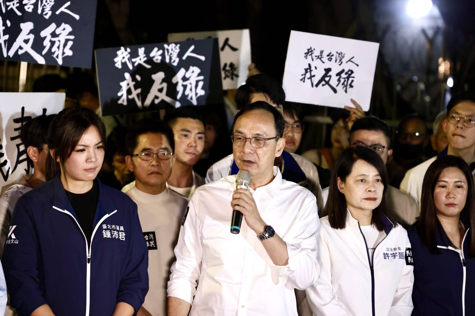 國民黨主席朱立倫、許宇甄、傅崐萁等國民黨民代、黨工4月就前往北檢違法抗議。(本刊資料照)