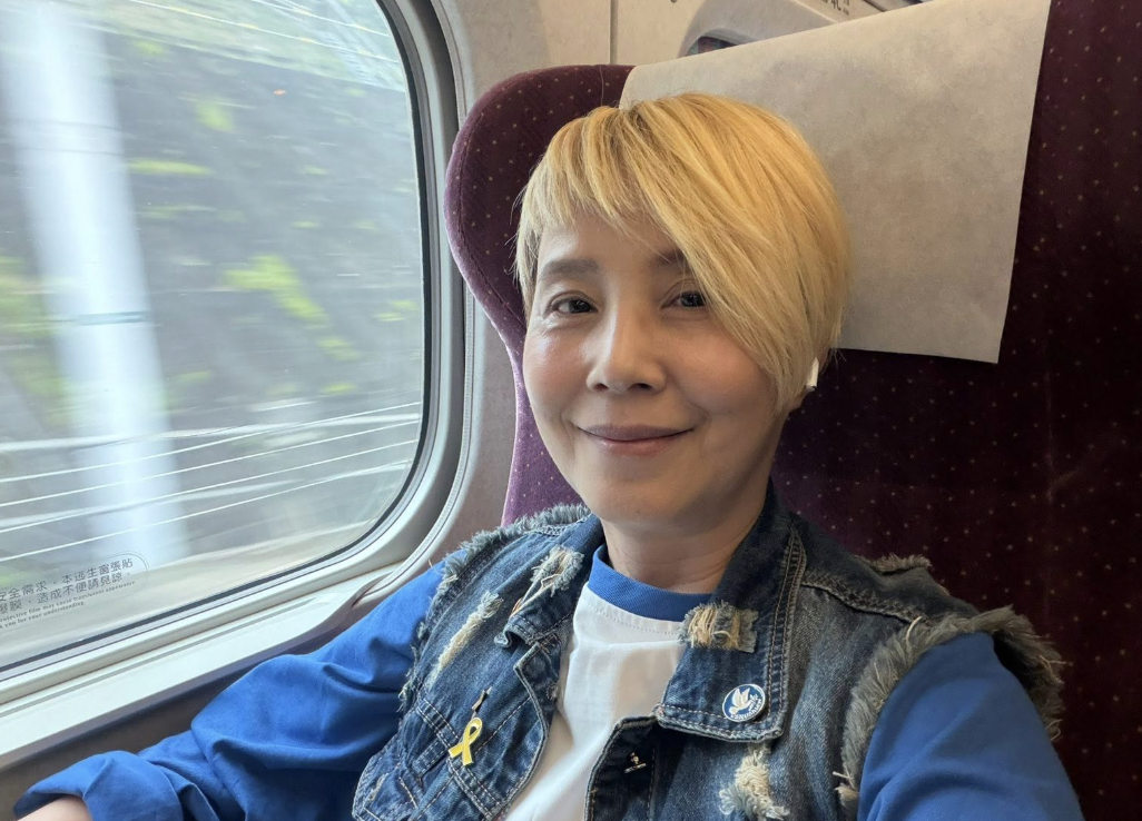表態挺蔣萬安被灌爆！　李明依反擊酸民：罵髒話崩潰「代表我說對了什麼」