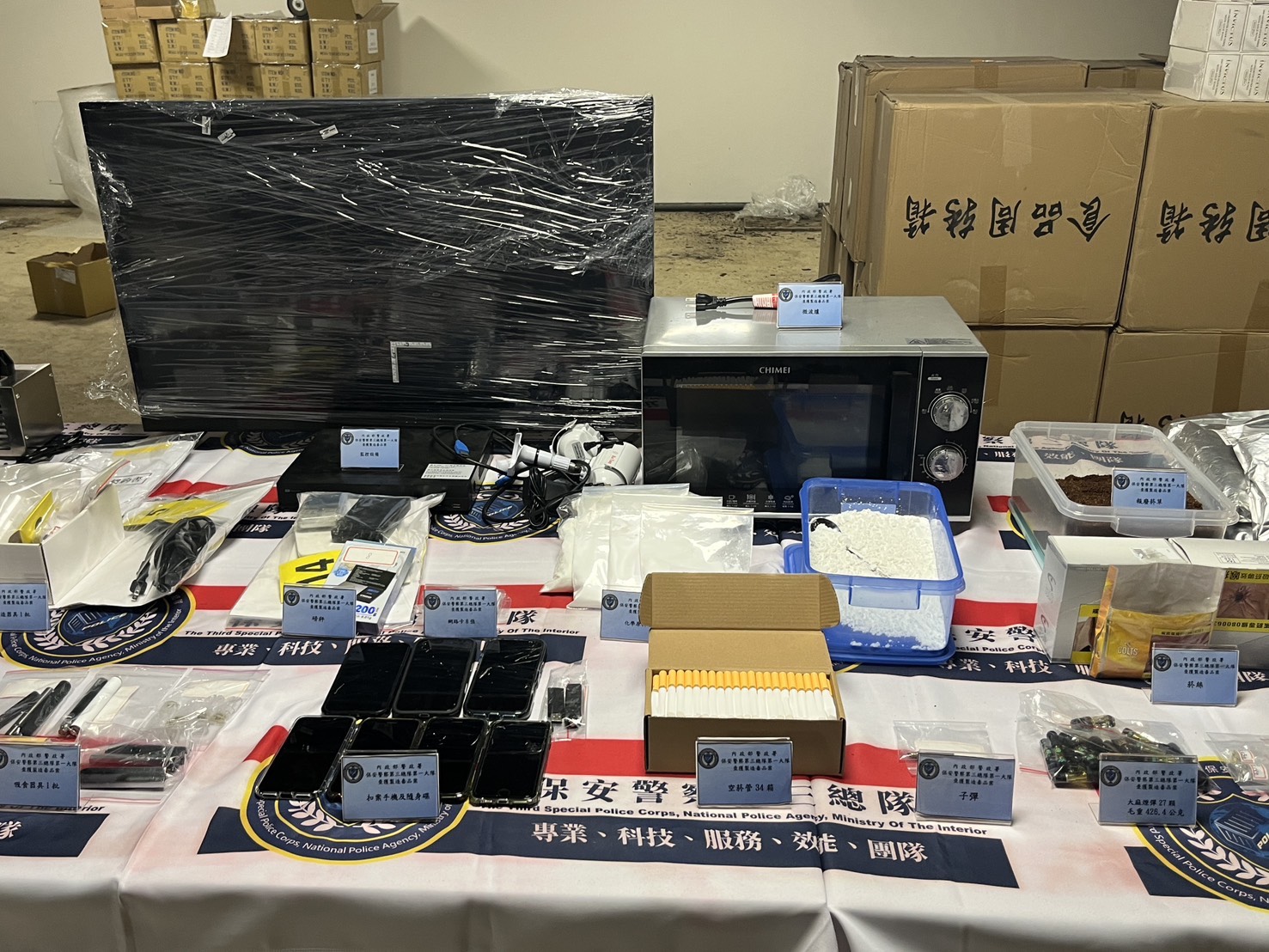 保三總隊查緝彩虹菸製毒工廠。保三提供