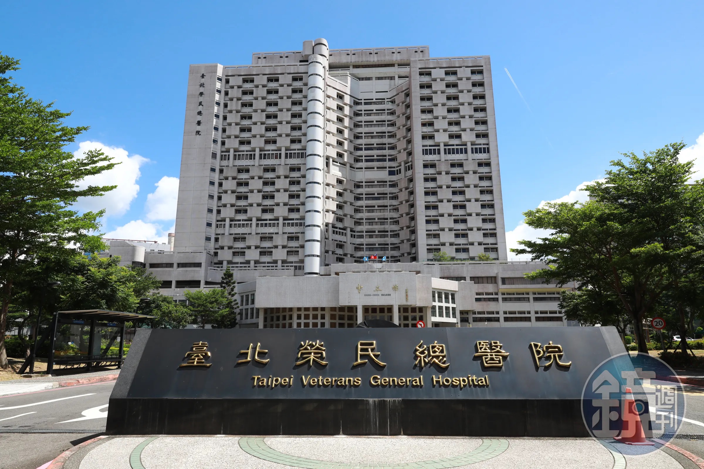 台北榮民總醫院院長陳威明日前直言,颱風假對大型醫療院所造成極大衝擊,也因此掀起正反兩派論戰。(本刊資料照)