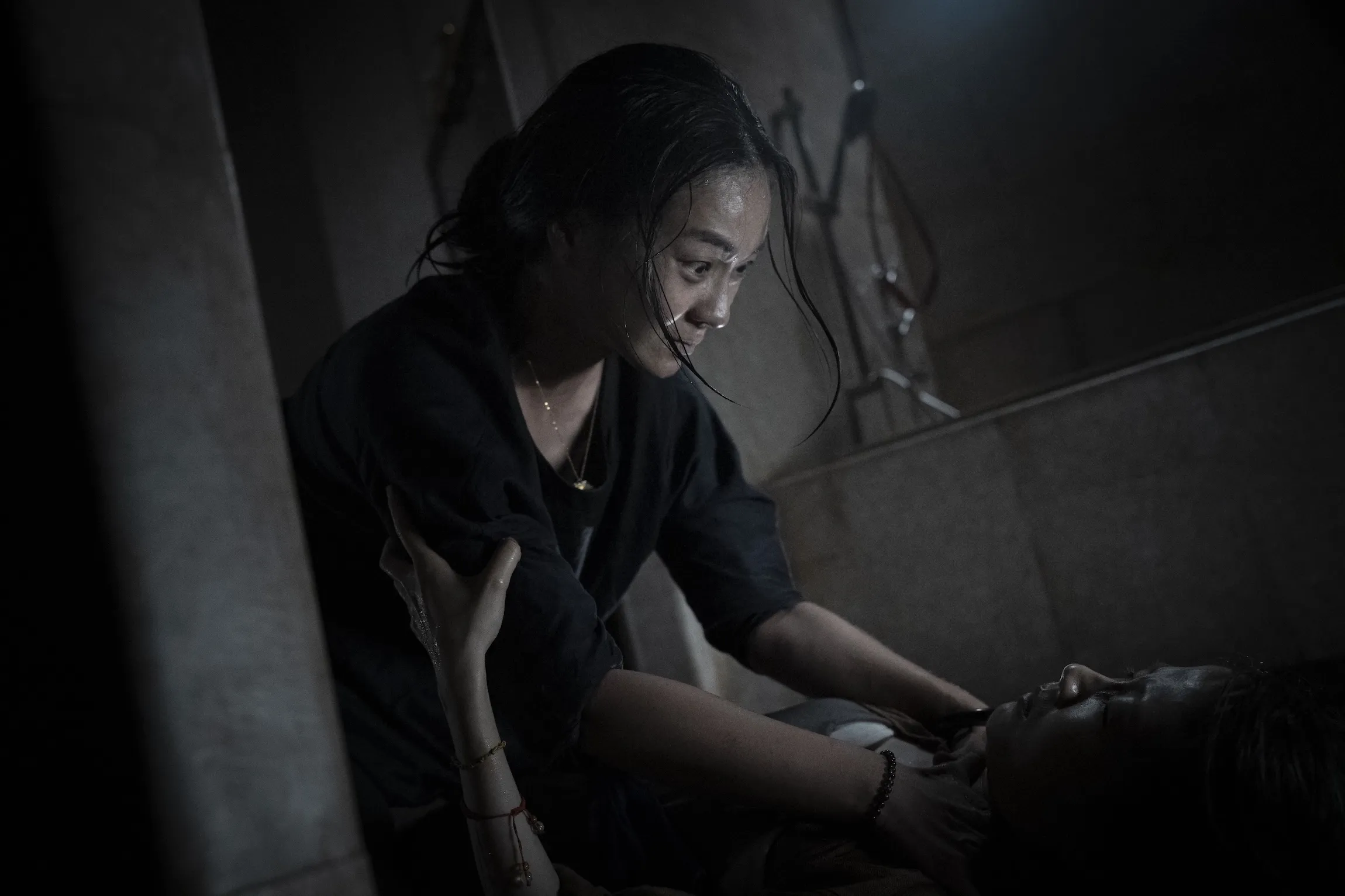 9旬嬤狂讚「拍下去」　《粽邪4》首週狂吸3300萬奪冠　李李仁嚇到淚崩獻「初夜」