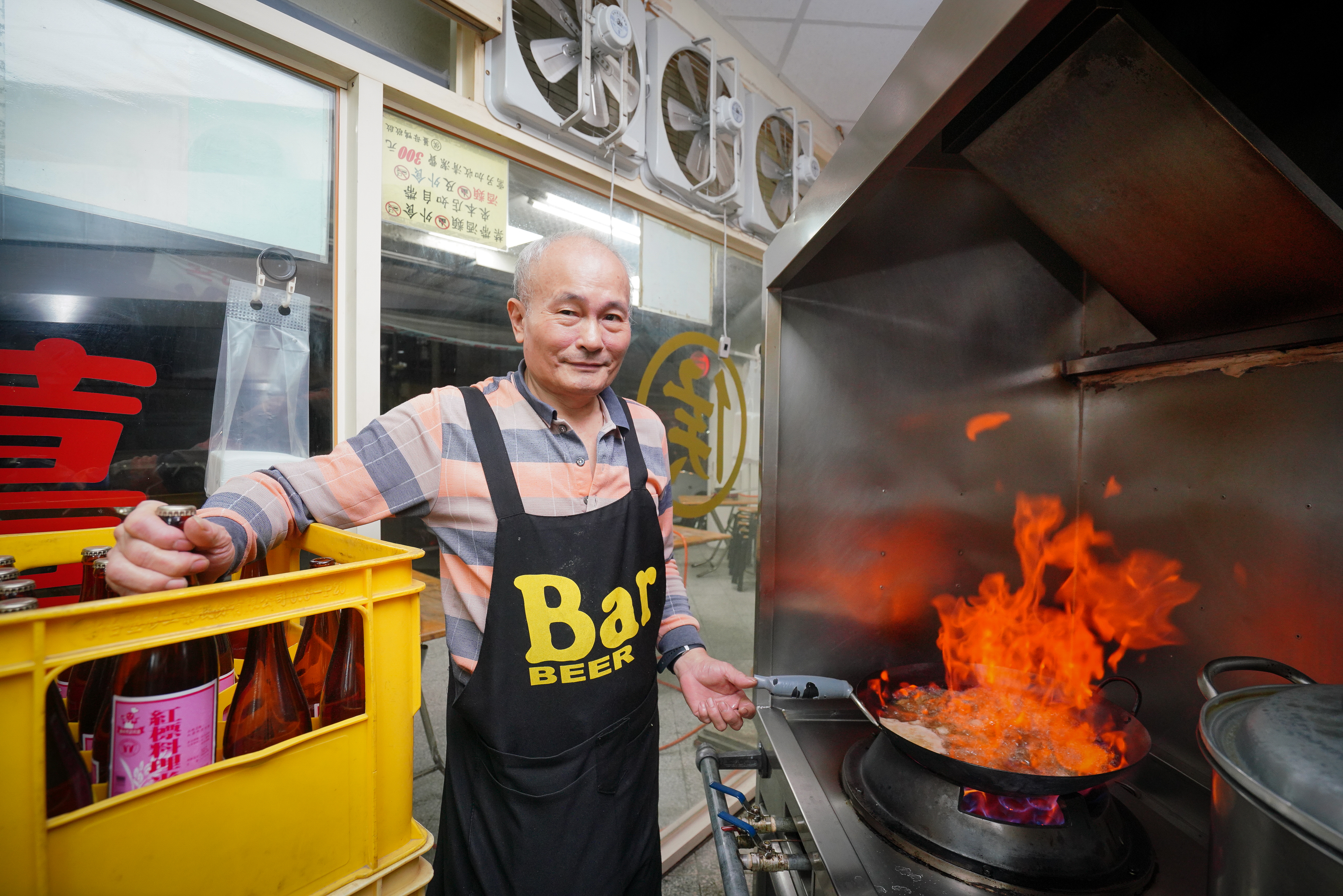 雲林農家出身的侯翔笙,為幫離鄉打拚的人補身,開店賣薑母鴨。他堅持全米酒不加一滴水,純正口味屹立不搖44年。