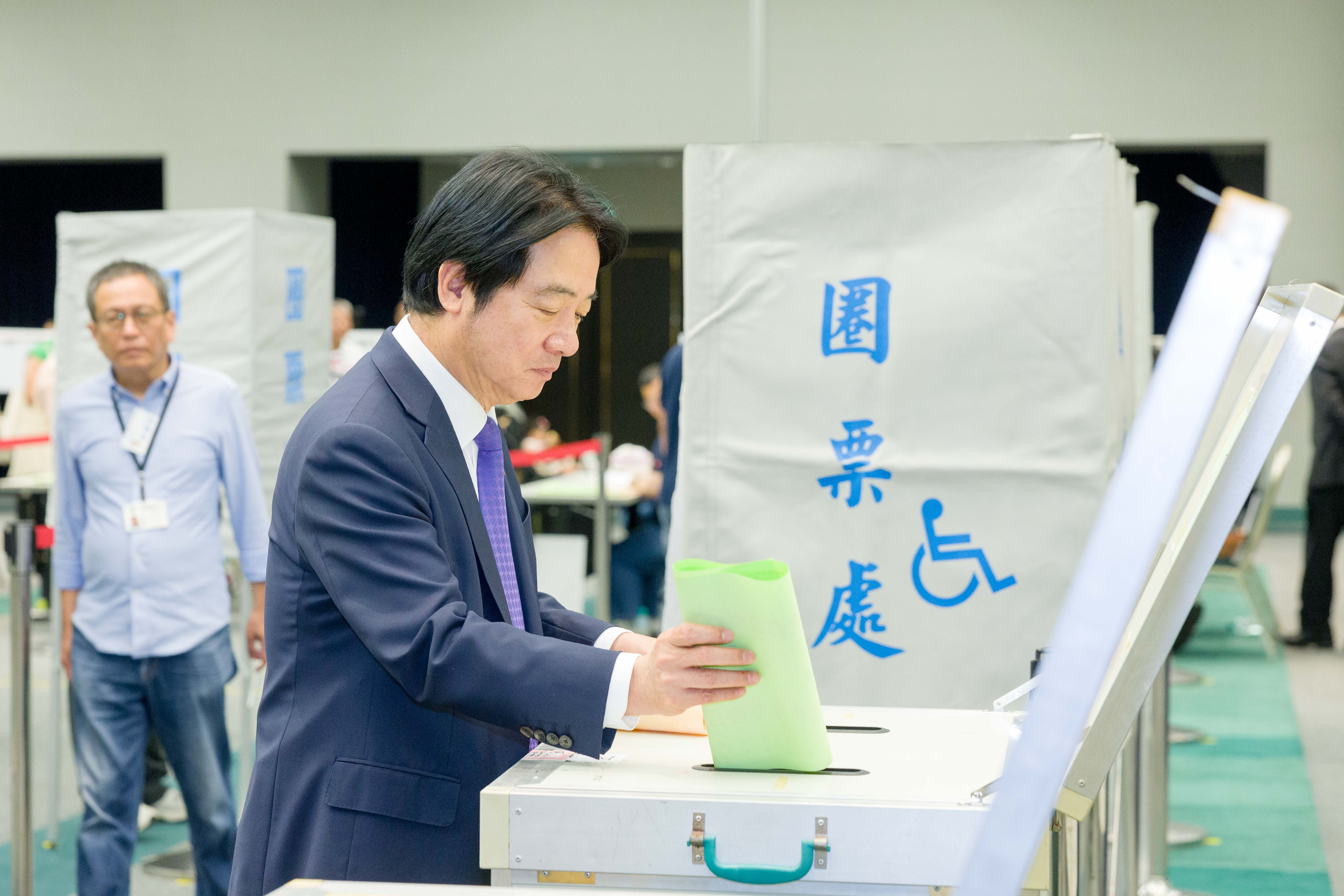 民進黨今(19日)改選常執委,總統賴清德也在現場投票。民進黨提供