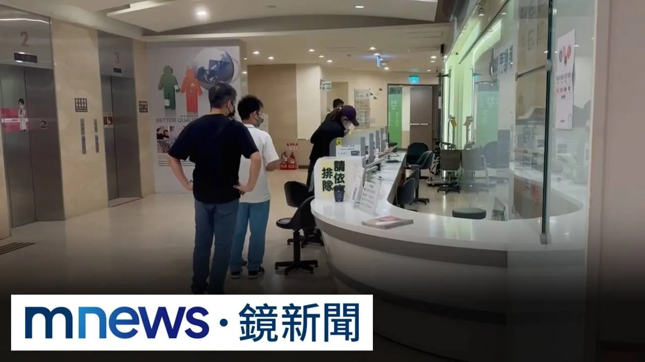 獨家／門診報到區「大塞車」　尖峰時段病患排等「1台血壓機」