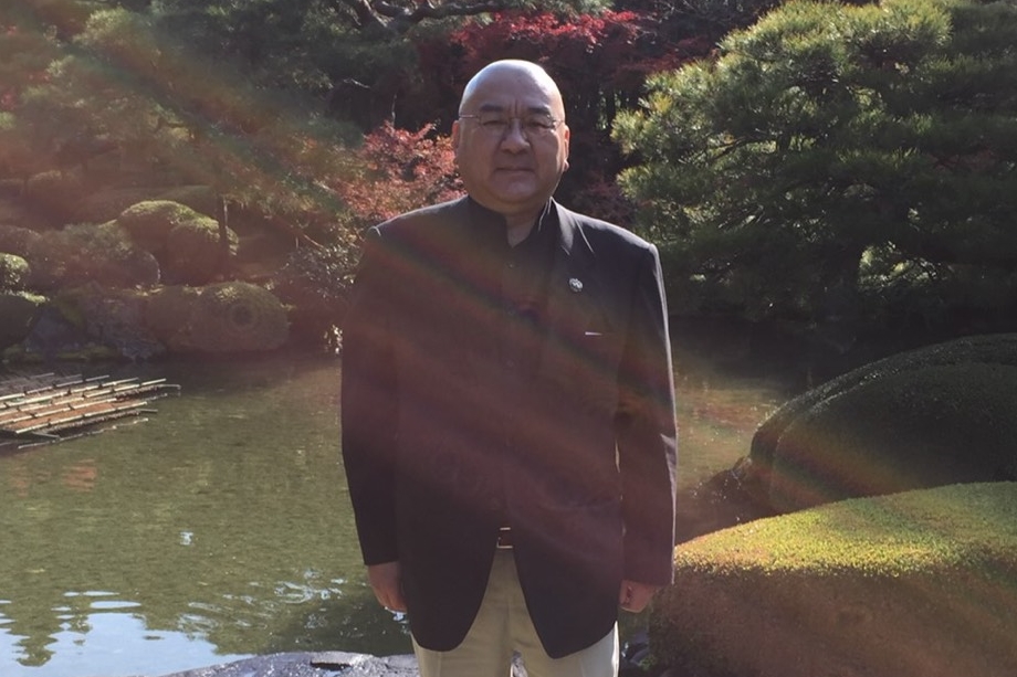 潤泰集團總裁尹衍樑今晨辭世享壽76 歲(尹衍樑於日本松下幸之助庭園留影)