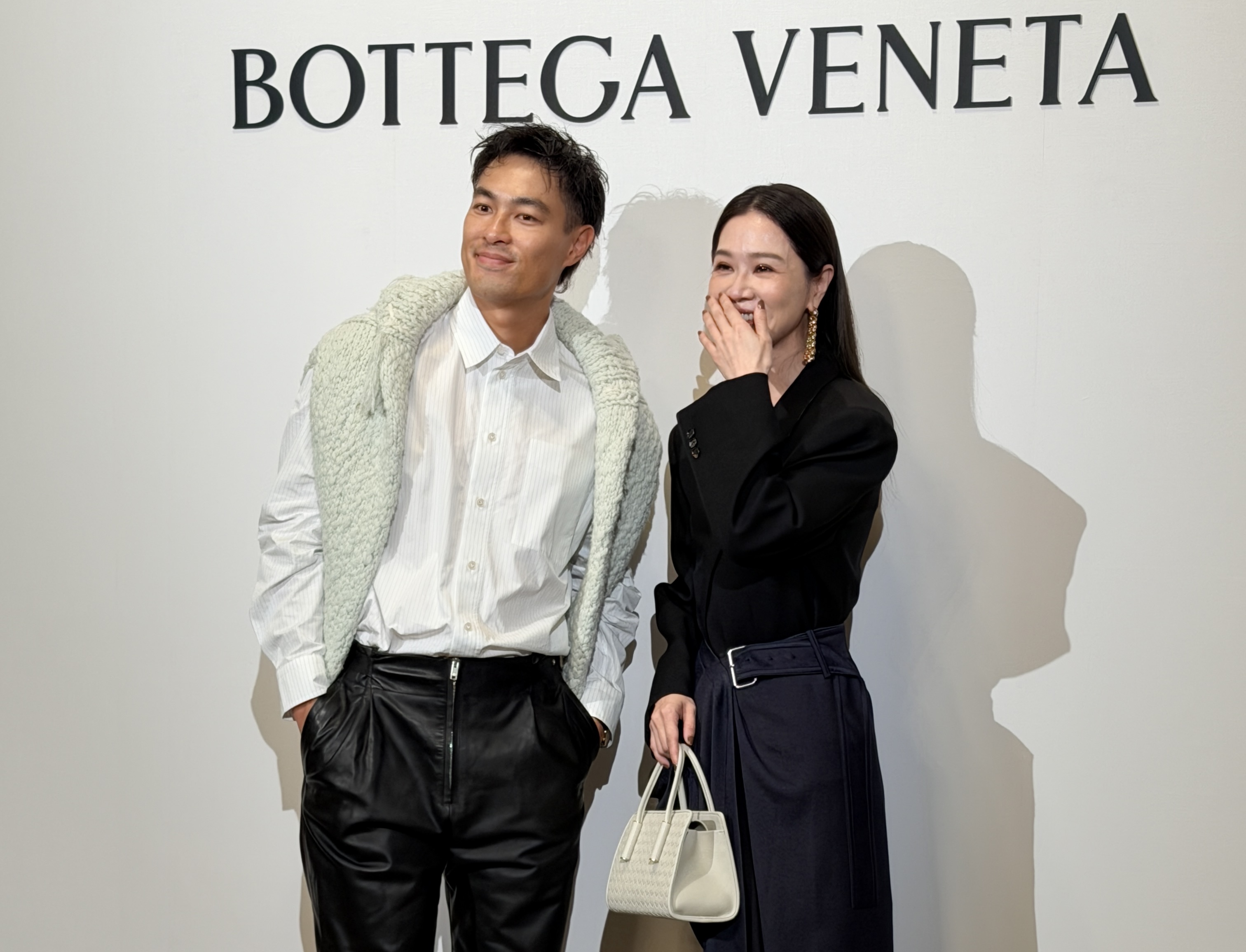 楊祐寧看BOTTEGA VENETA秋冬鑑賞熱到擦汗        謝盈萱讚服裝粗獷中有感性             