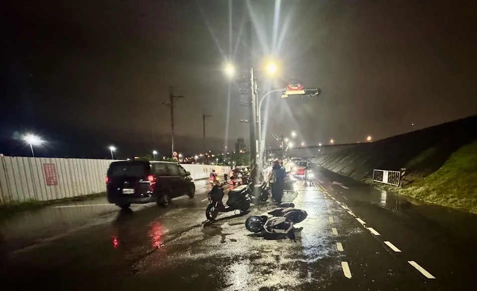 處理車禍遭撞！新莊29歲警全身多處擦挫傷　疑雨天視線不佳釀禍