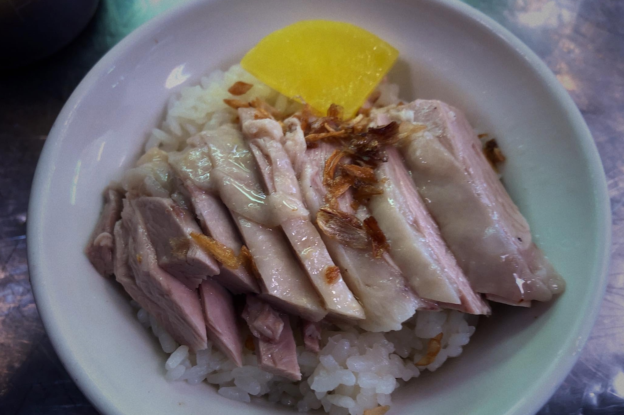 嘉義知名排隊名店「阿宏師火雞肉飯」爆發疑似集體食物中毒事件。(翻攝自阿宏師火雞肉飯臉書)