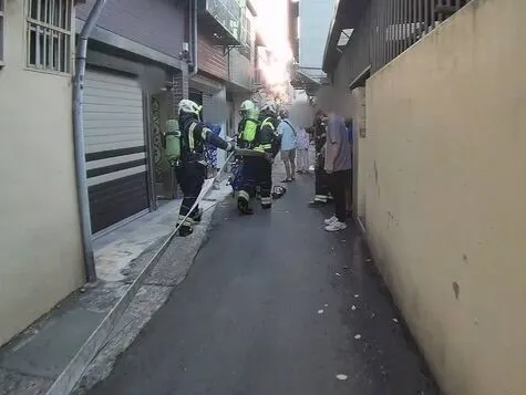 桃園25歲女「頸部中刀」倒臥火警民宅　1男涉重嫌疑縱火滅證被逮