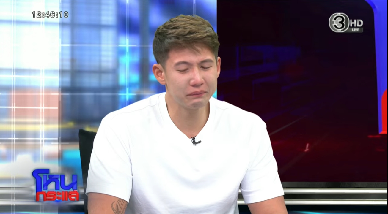 Sai Scott 在節目現場,淚水不斷滑落。(翻攝臉書)
