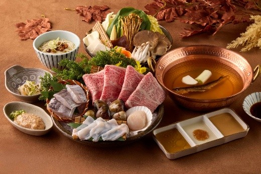 日式頂級鍋物「黑毛屋本家」推出秋季限定「飛魚旨湯鍋」。(品牌提供)