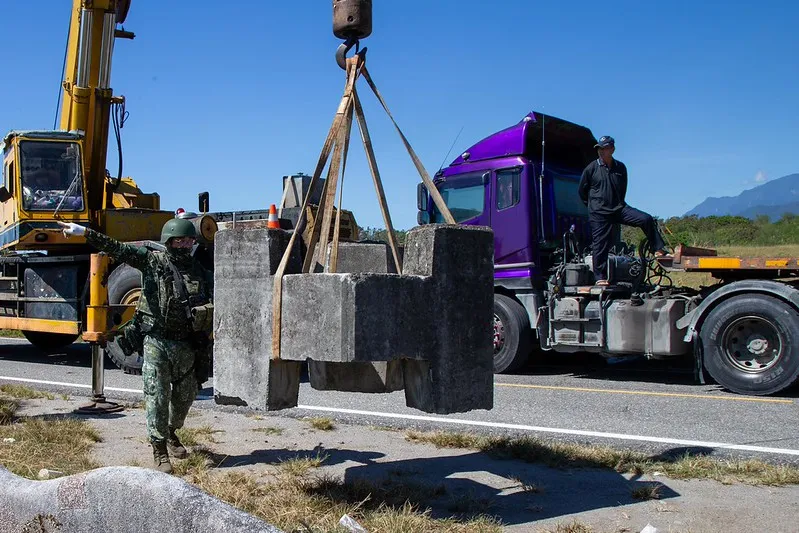 「軍傳媒」39座泳池的垃圾回填湖口訓練場，軍方管得住自己的門嗎?