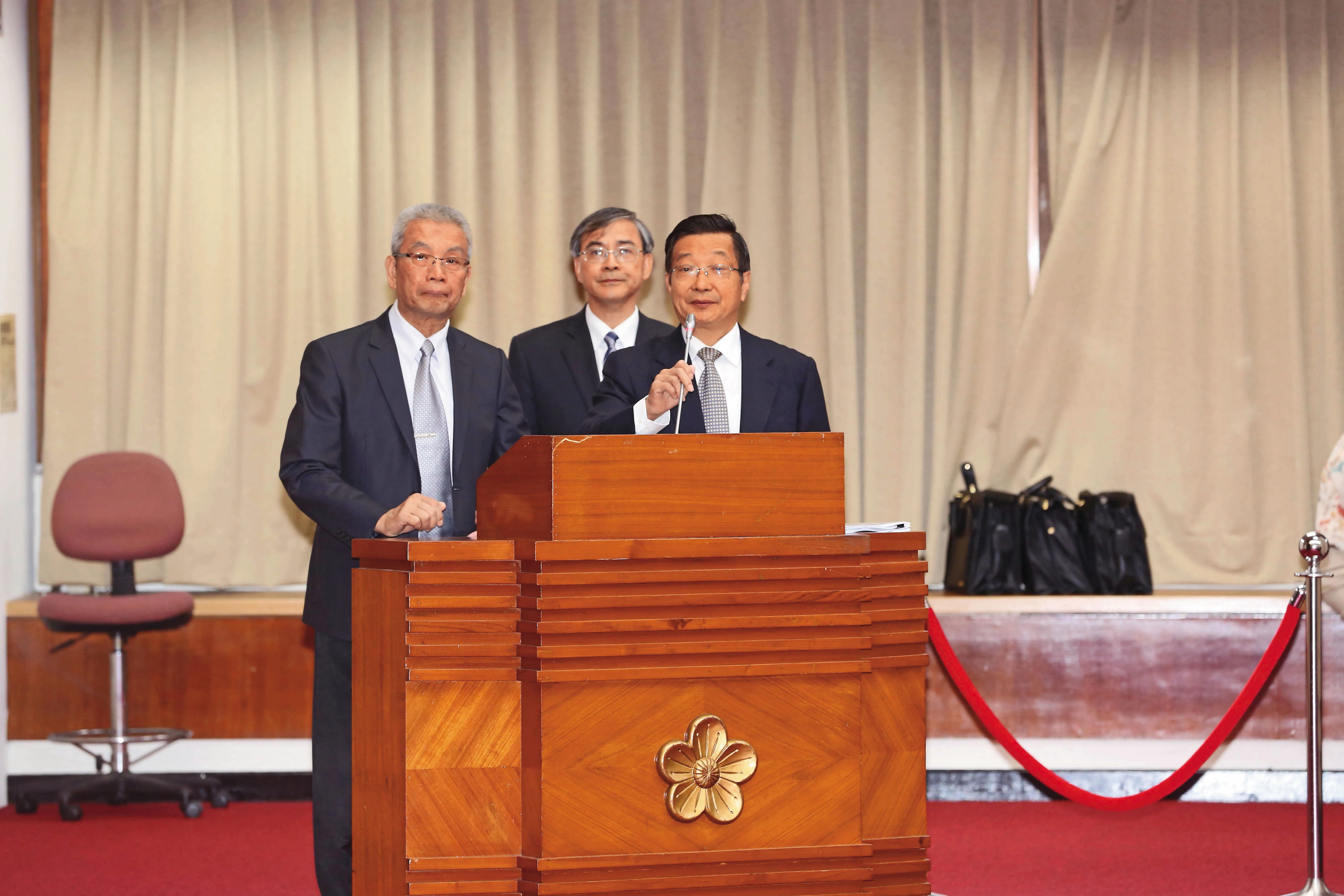 國票金內戰不停1／副董年薪兩千萬引爭議　國票金董事會同陣營窩裡反