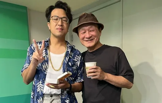 沈伯洋同框陳慕義！2人穿拖鞋吃早餐　網聚焦1亮點笑翻：艋舺味十足