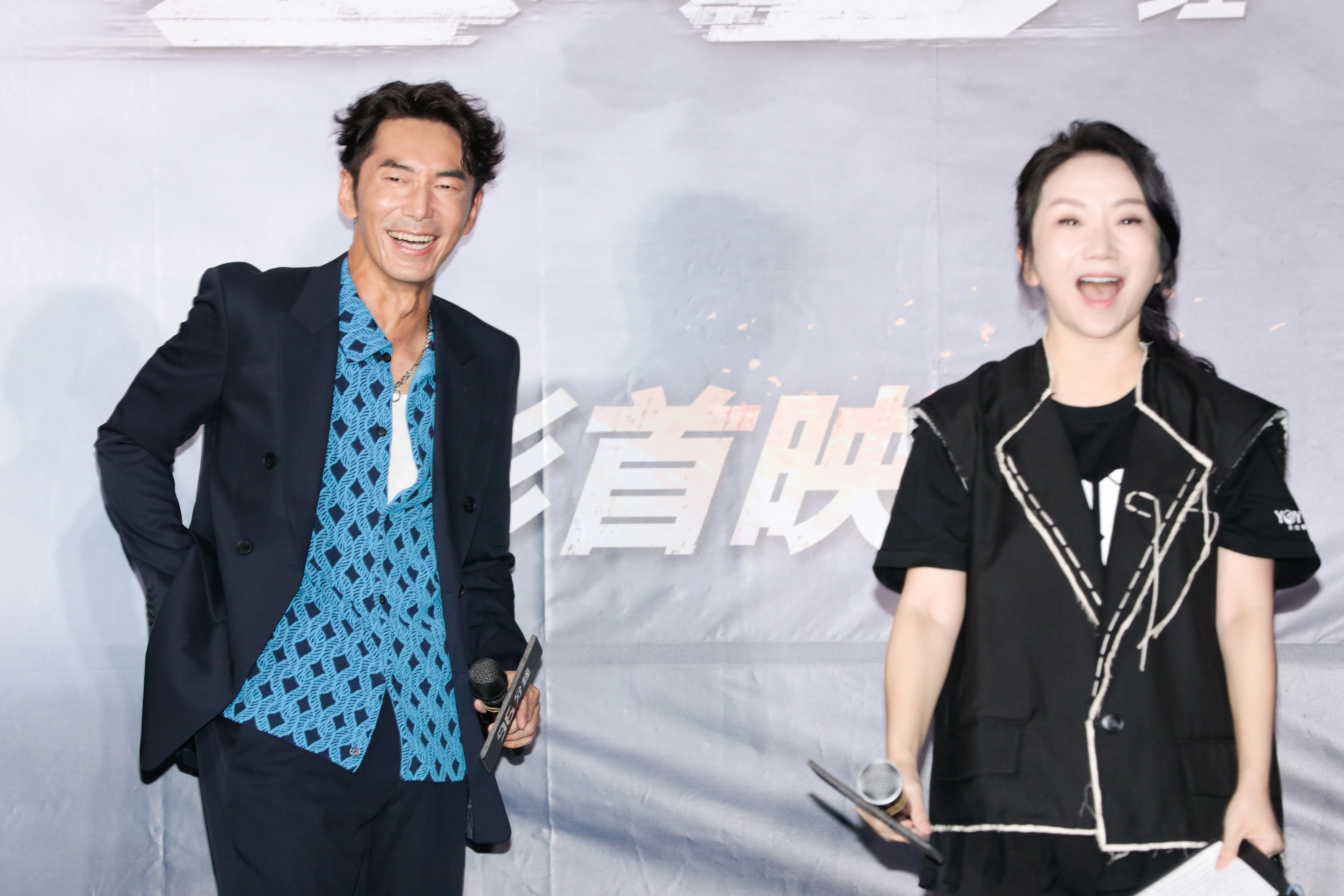 陶晶瑩按讚蔣萬安被出征　李李仁護妻：手殘按到，台灣不是自由民主嗎？