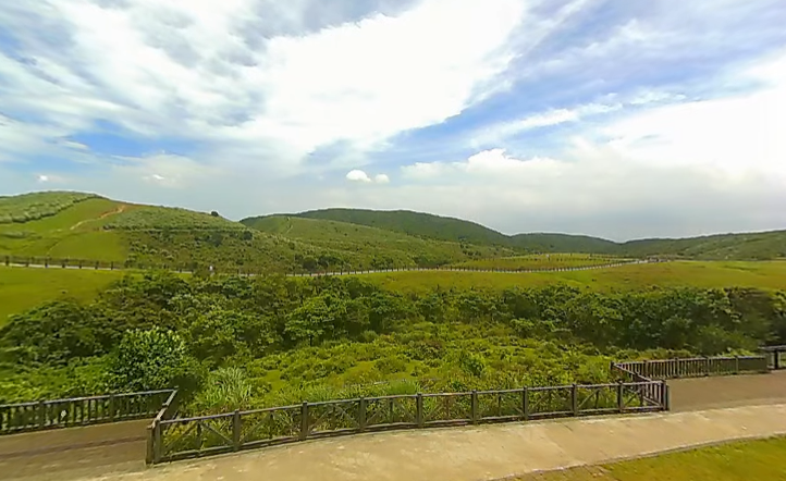 擎天崗全景即時影像。(翻攝自陽明山國家公園管理處直播)