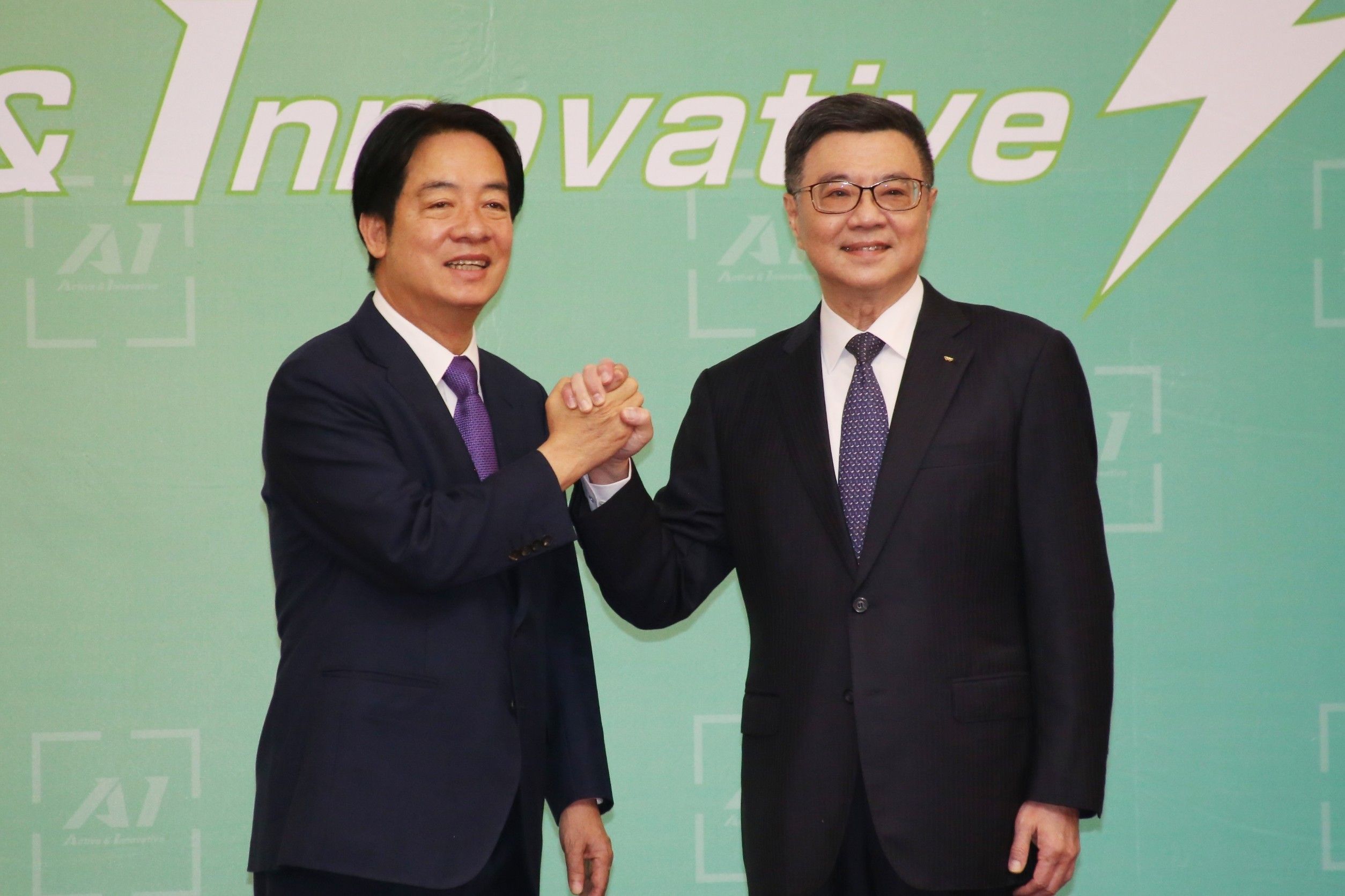 賴清德親自宣布最後一波內閣名單,右為準行政院長卓榮泰。