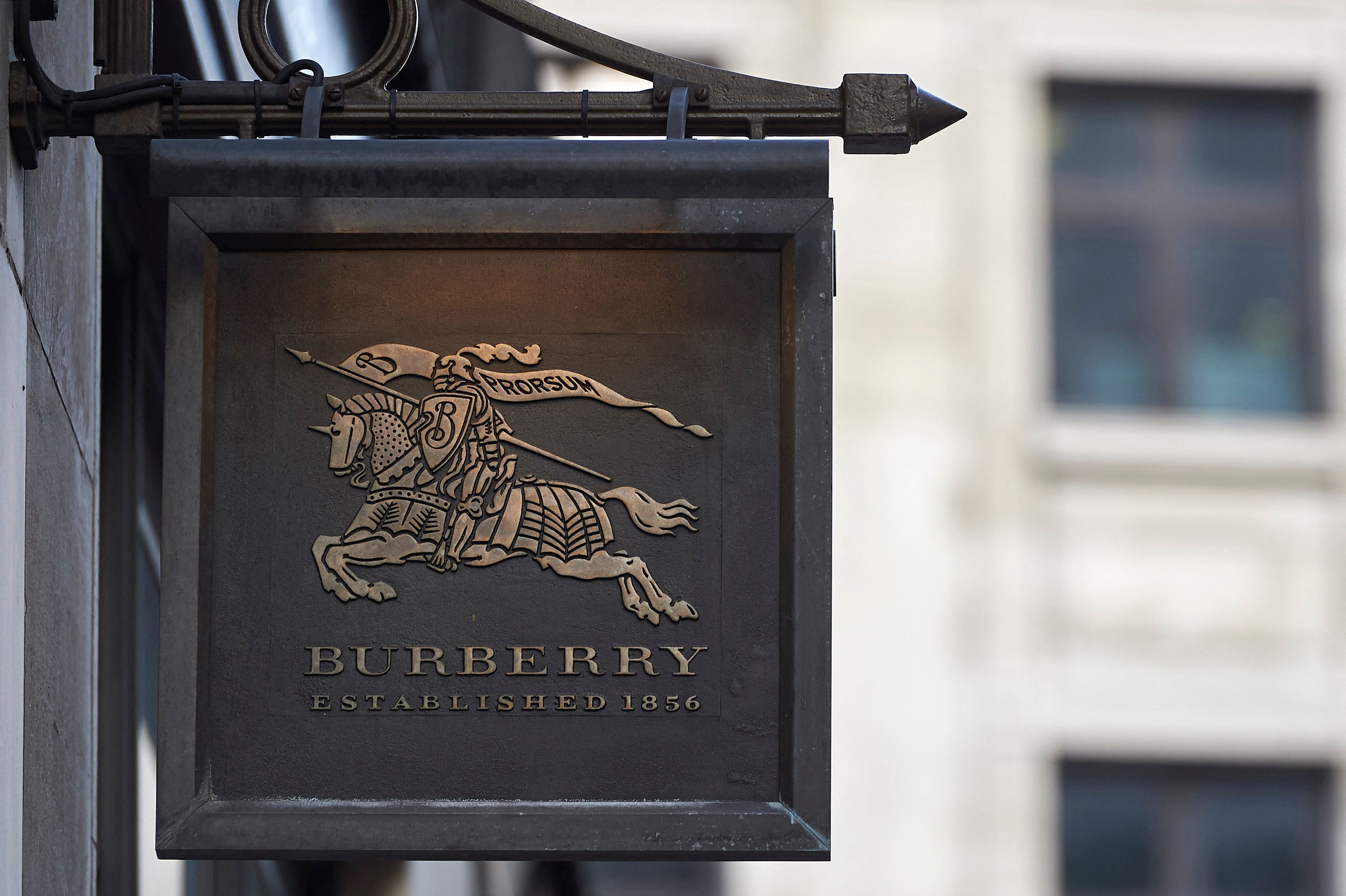 Burberry財報不佳,也成為反映精品全球市場疲軟的最新跡象。(AFP)