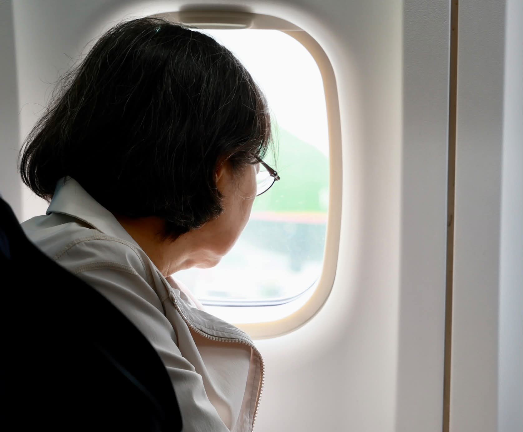 蔡英文突曬搭機照喊「一生必去冰島」　真相曝光網笑翻：實實網速太快