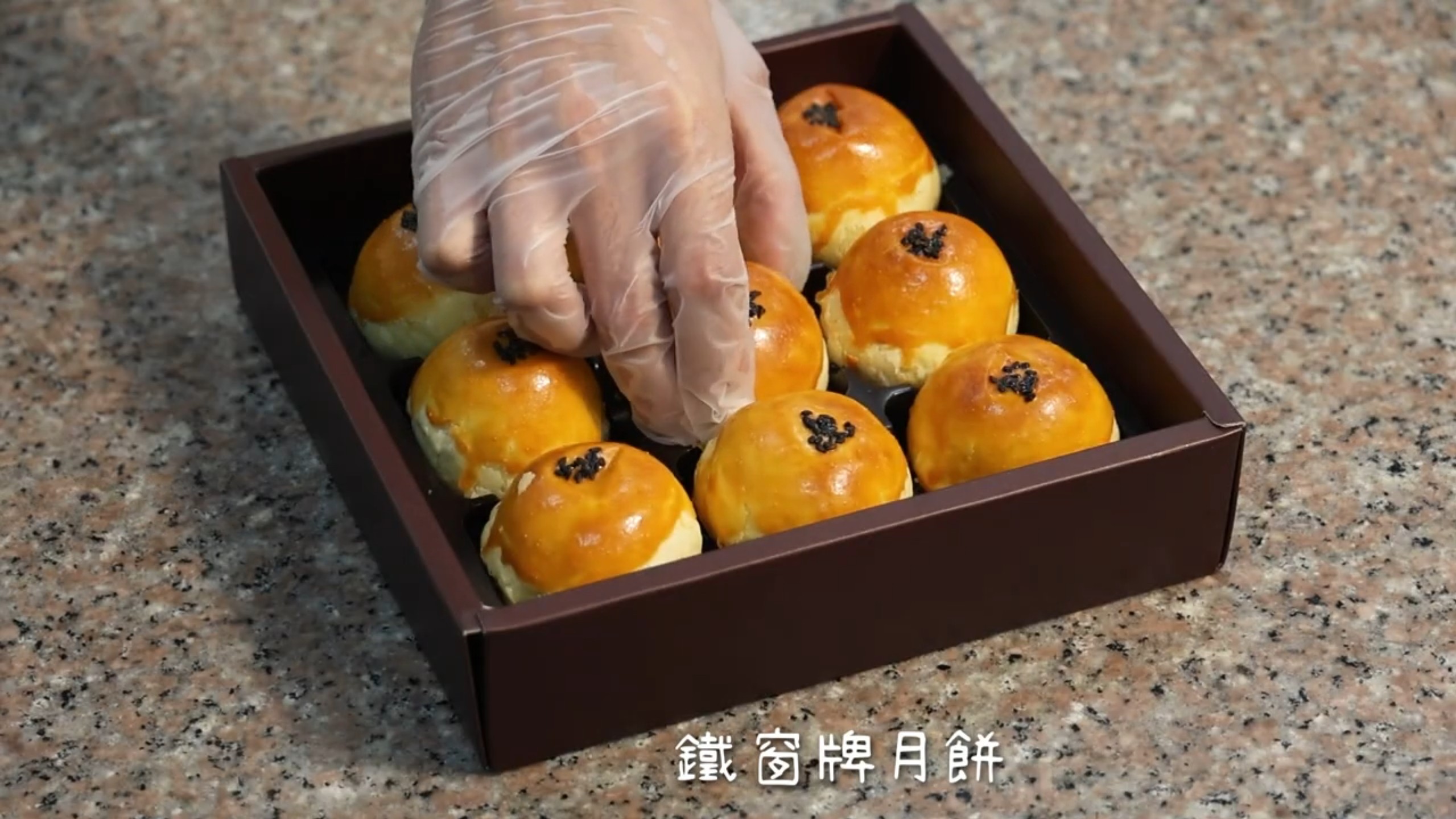 首合體日本!矯正聯展10月台中登場,「鐵窗牌月餅」背後改變人生故事曝光。(矯正署YT)