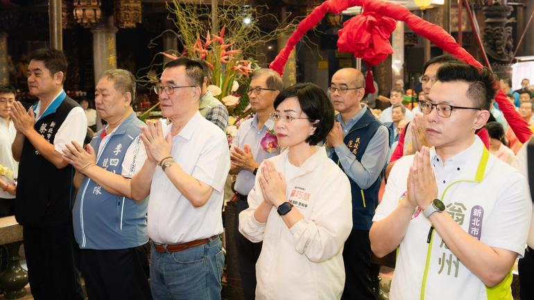 蘇巧慧、李四川今日同場出席新莊地藏庵地藏王菩薩聖誕活動,兩人互動備受關注。(蘇巧慧辦公室提供)