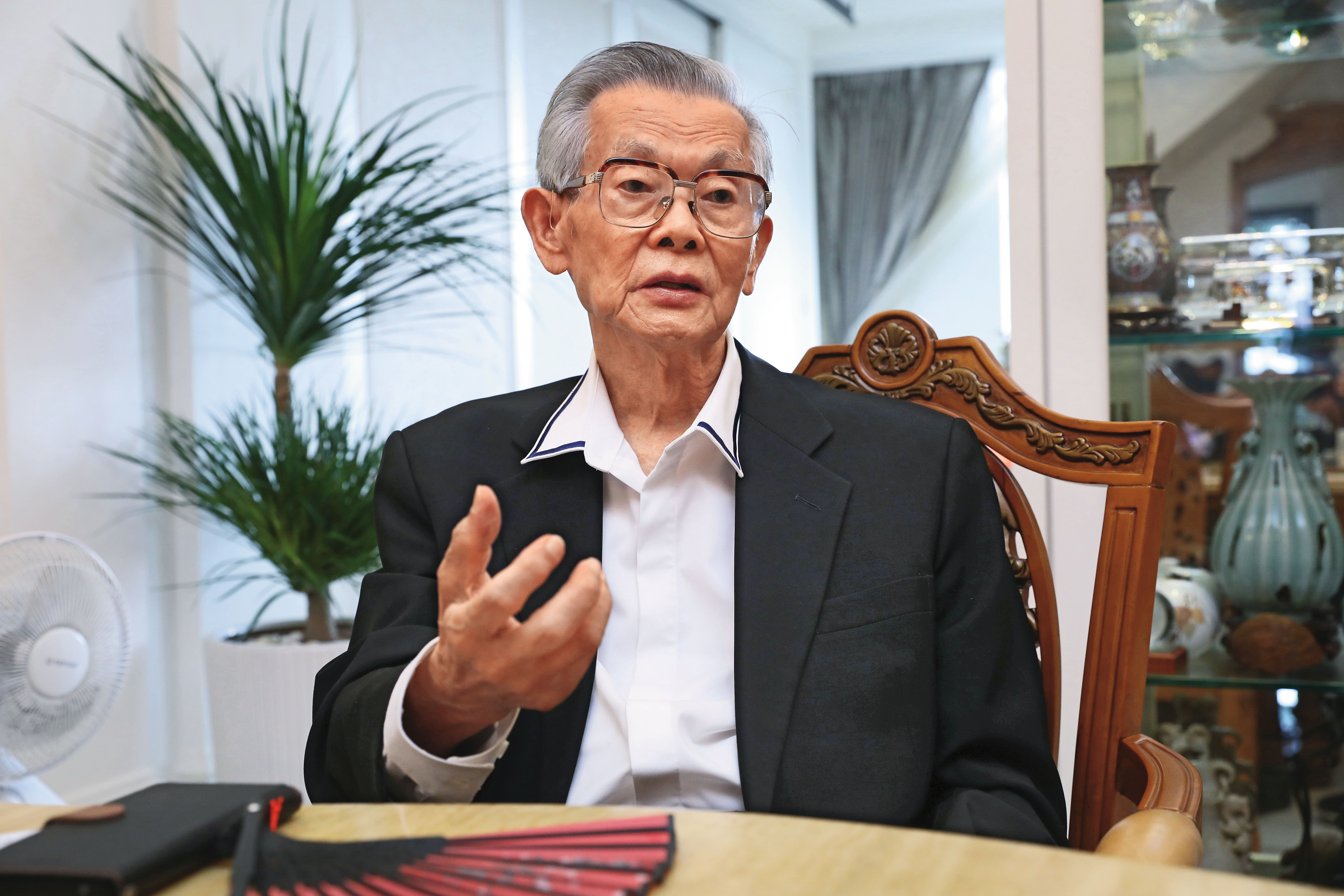 高齡88歲的綠營大老張俊宏面對女友的債務問題,低調不願多談。