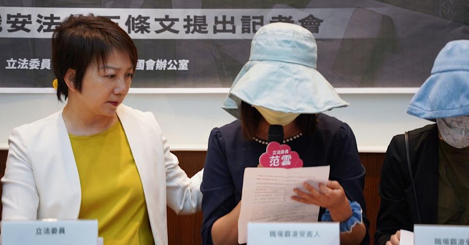 台南龍崎國小前校長徐至賢遭控霸凌多名女老師,當事人由立委范雲陪同召開記者會,並向監察院陳情。(翻攝范雲臉書)