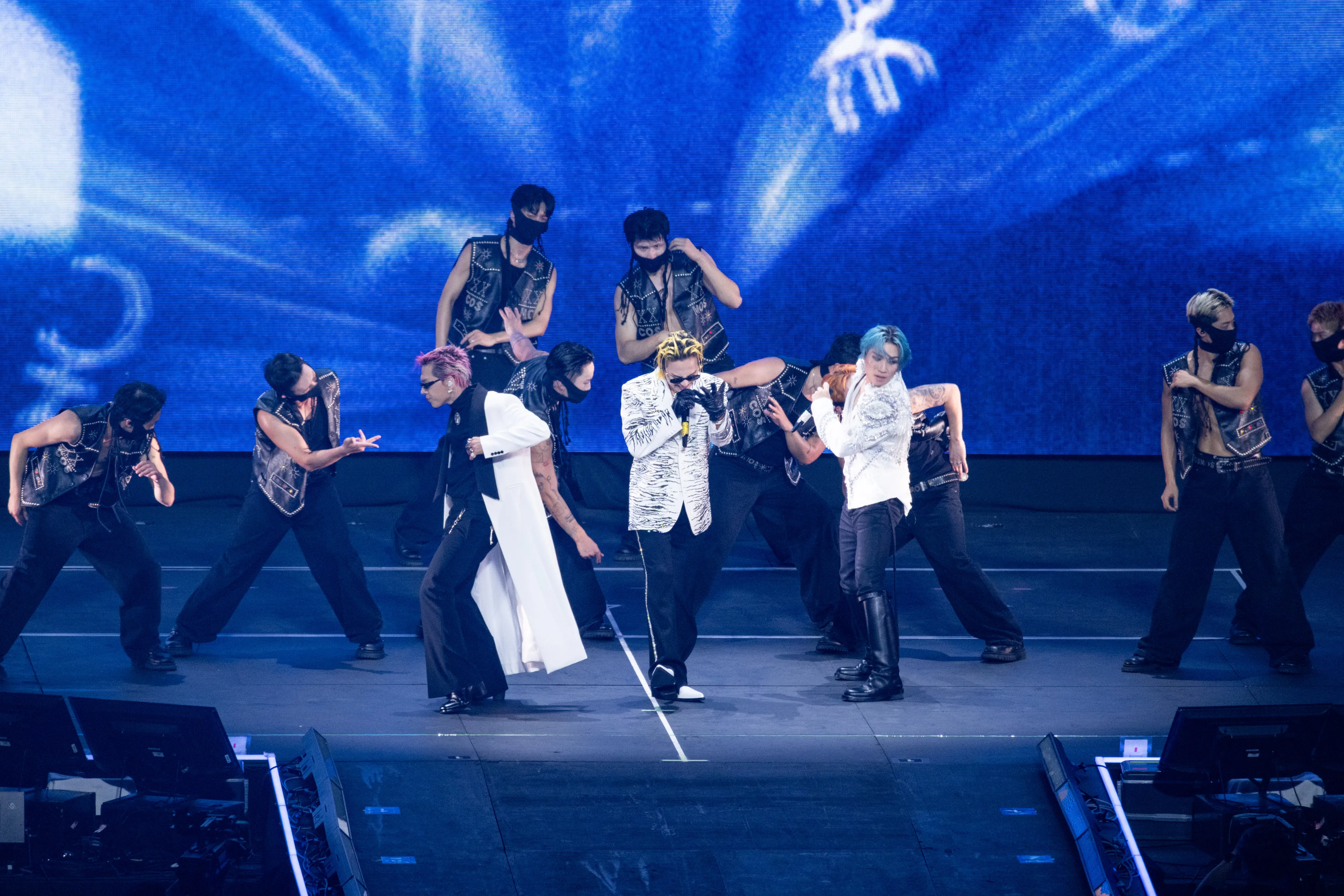 BIGBANG獻台北版〈Biiig〉　大聲自創「台-Pack」GD也加入腹肌戰