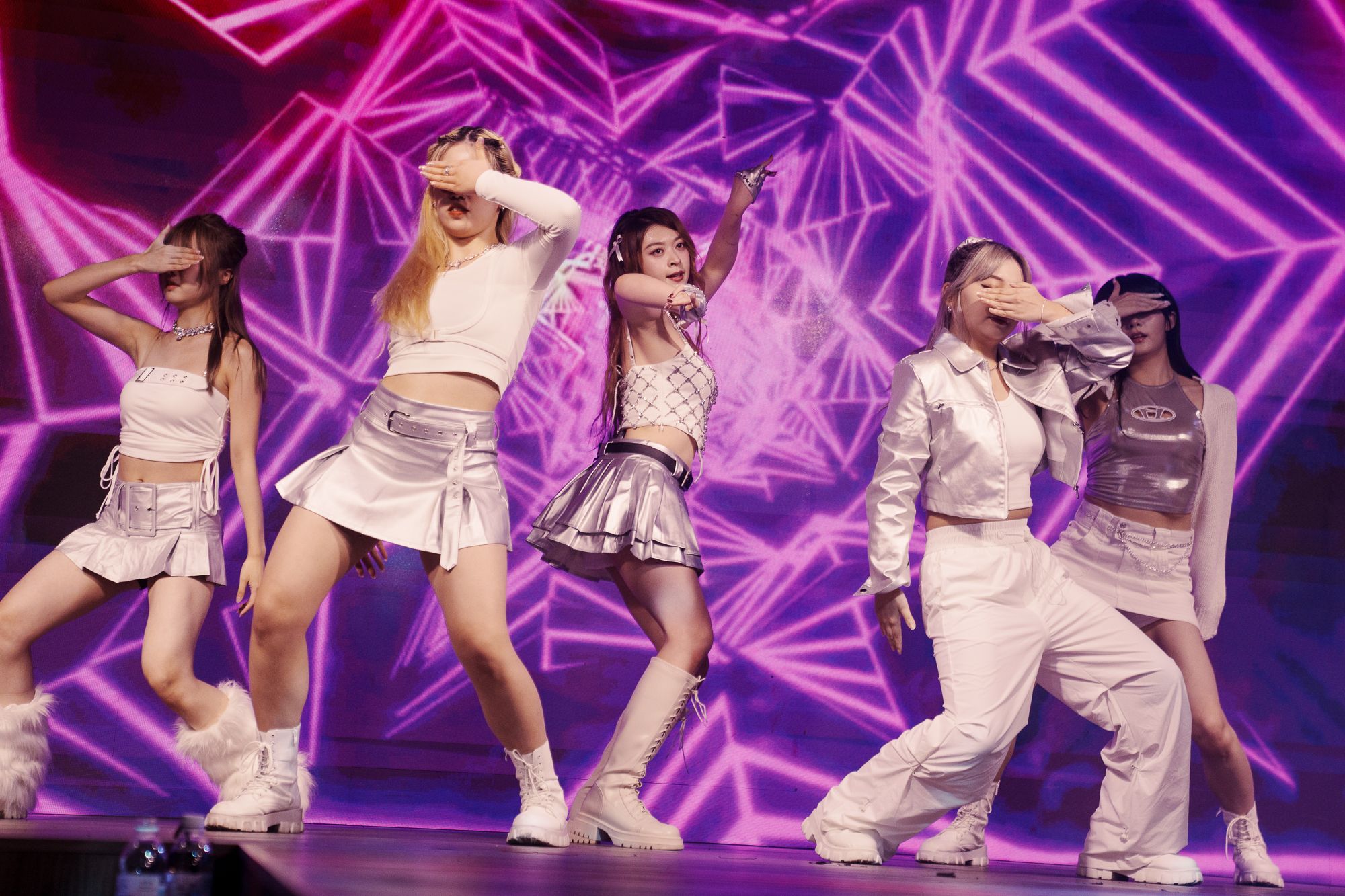 陳涵瑜(中)唱跳蔡依林的歌曲 無限志娛樂提供