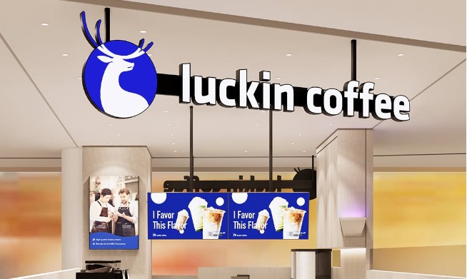 瑞幸咖啡(Luckin Coffee)為中國最具代表性的連鎖咖啡品牌。(翻攝自luckin coffee Singapore臉書)