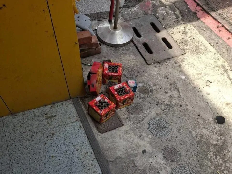 開出頭獎！高雄彩券行放鞭炮慶祝　下一秒2樓陽台燒起來