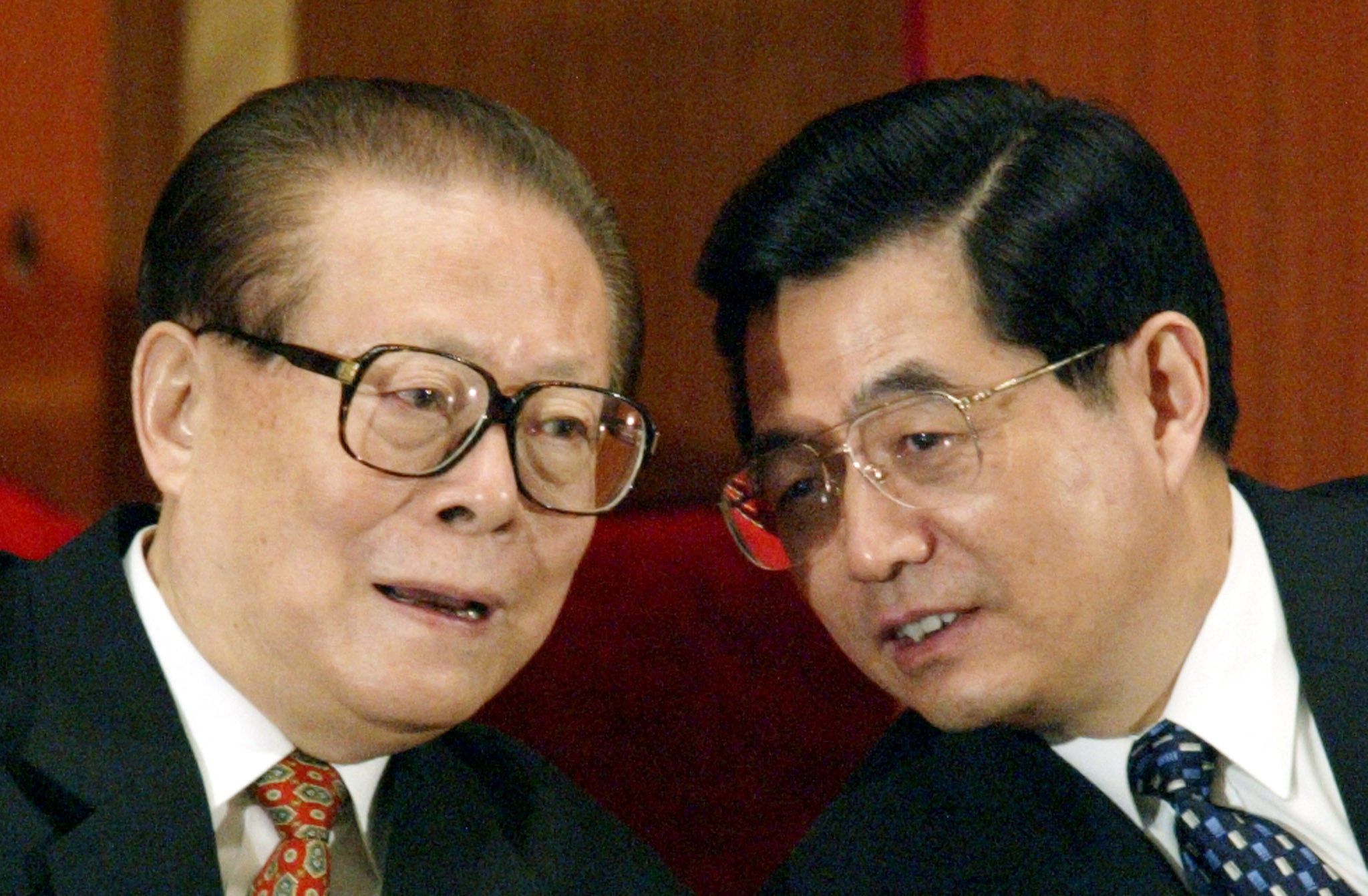 前中國領導人胡錦濤(右)被造謠死訊。(路透社)