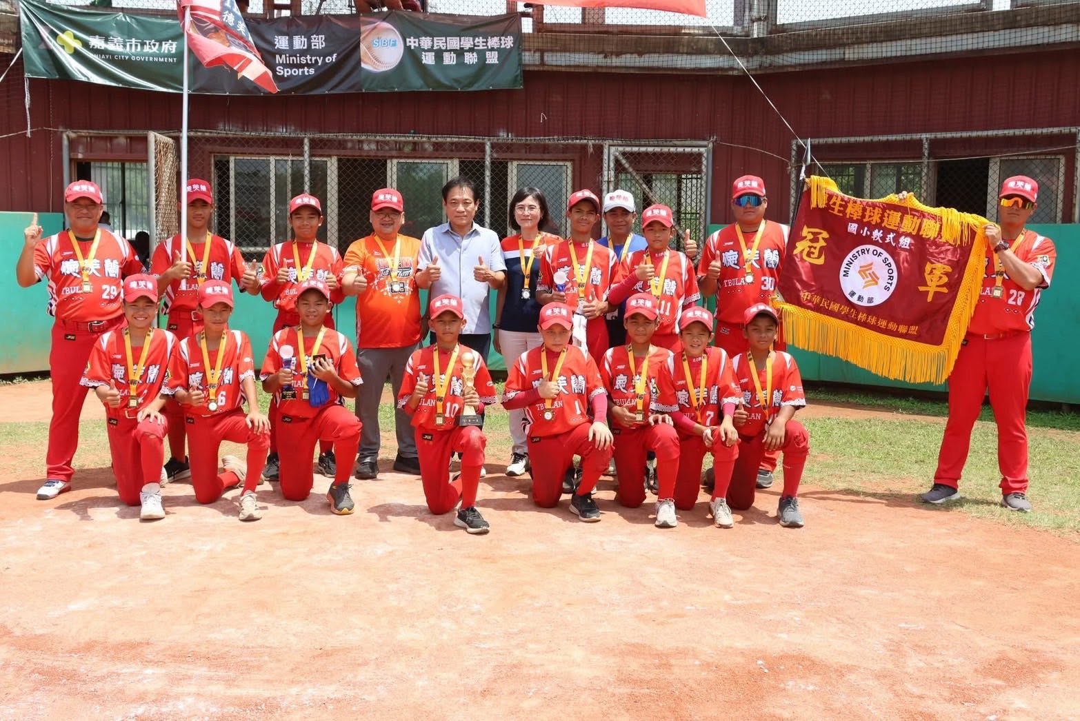 台中和平區德芙蘭國小少棒隊今年4月勇奪全國軟式少棒錦標賽冠軍。(翻攝自台中和平區公所)