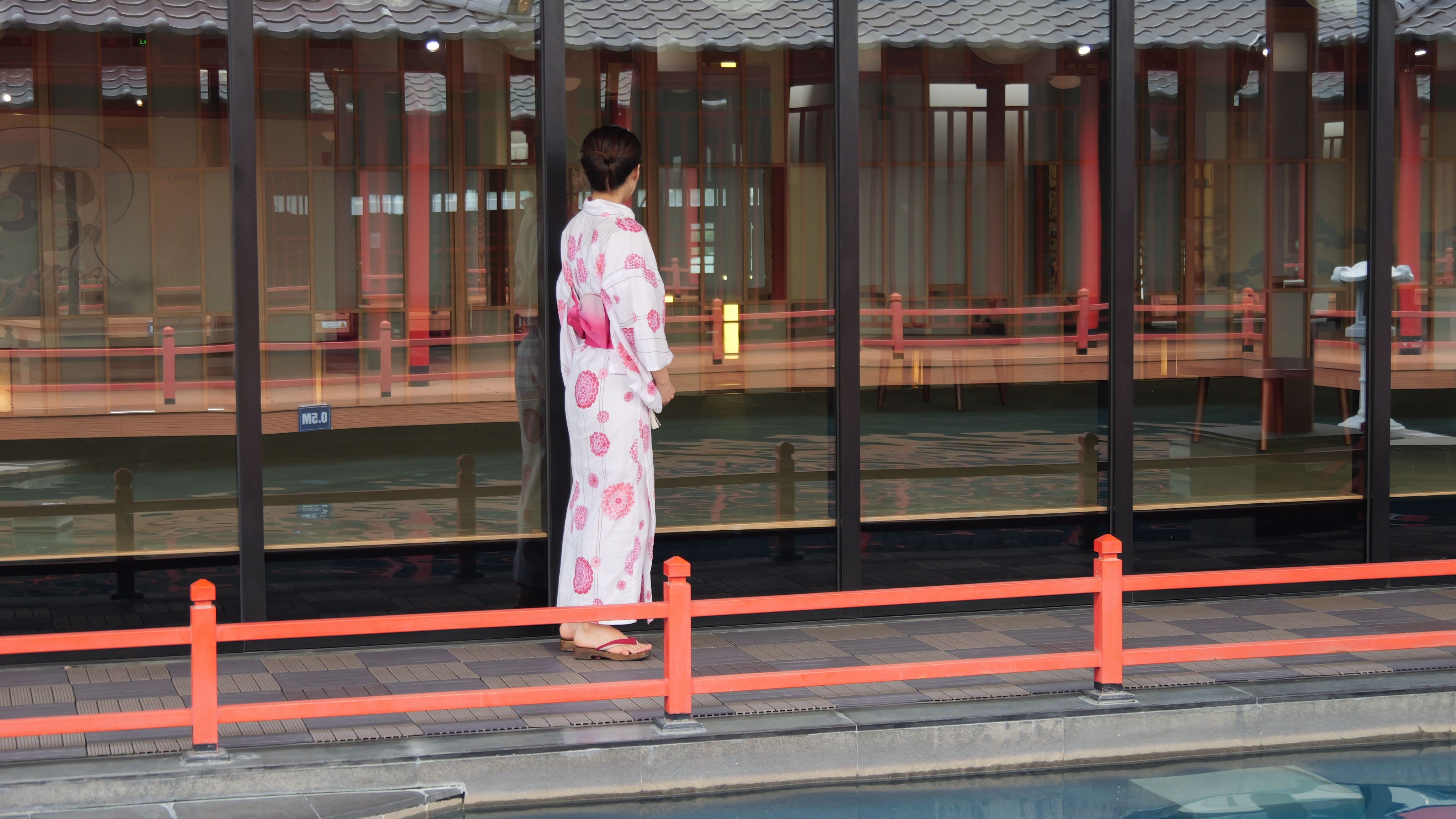日本一對夫妻為慶祝退休生活展開溫泉之旅,妻子的財務黑洞意外被揭露。(示意圖,pexels)