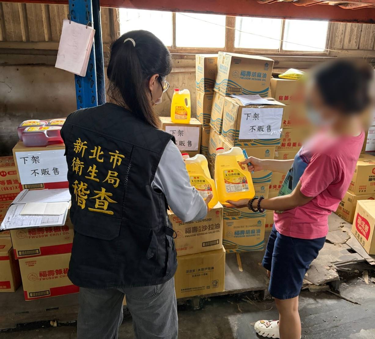 各縣市政府持續查察相關問題油品。(新北市衛生局提供)