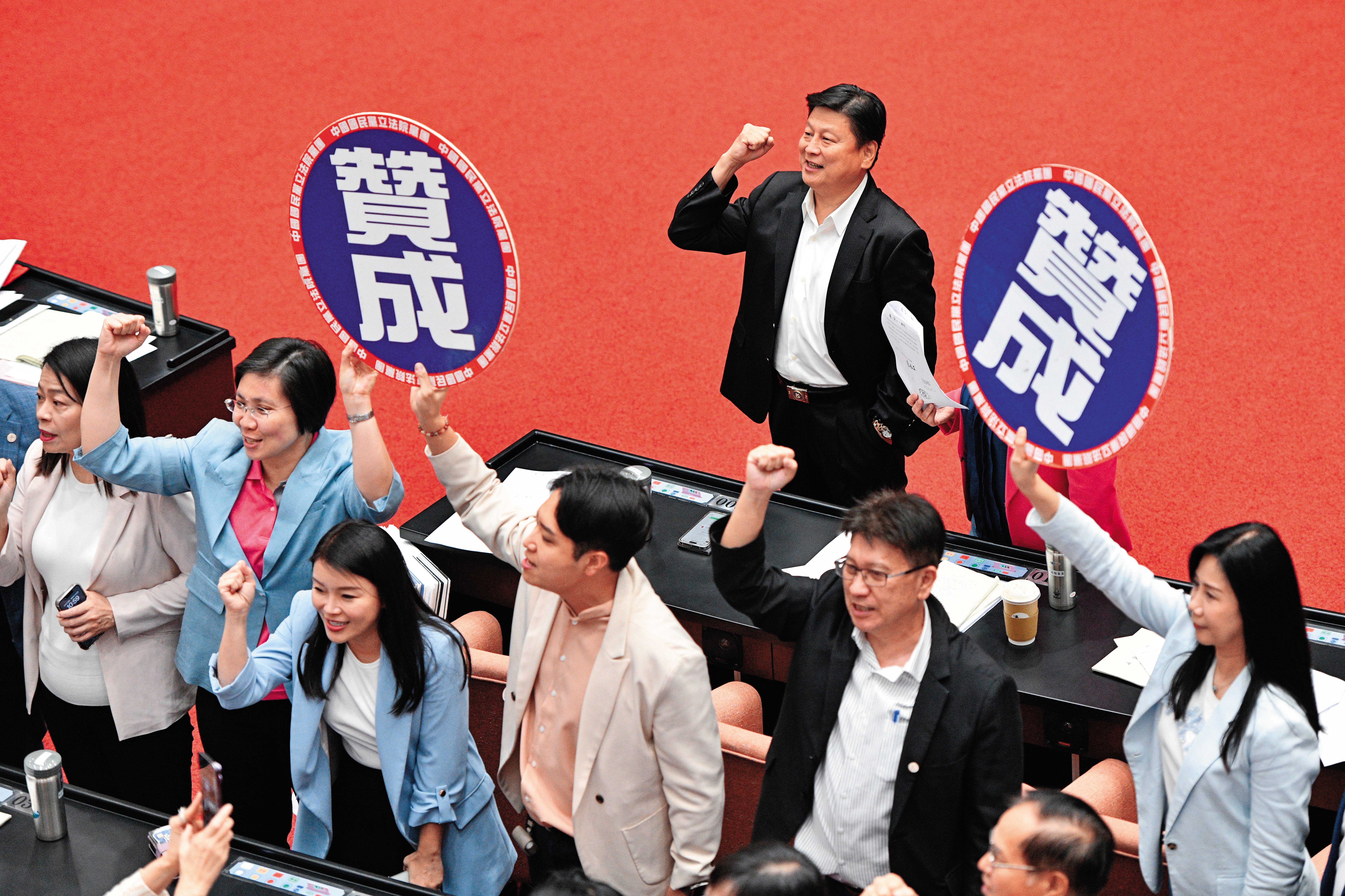 國民黨傅崐萁說了,明年還望再普發現金,屆時國民黨團會再正式提出。(鏡報李智為攝)