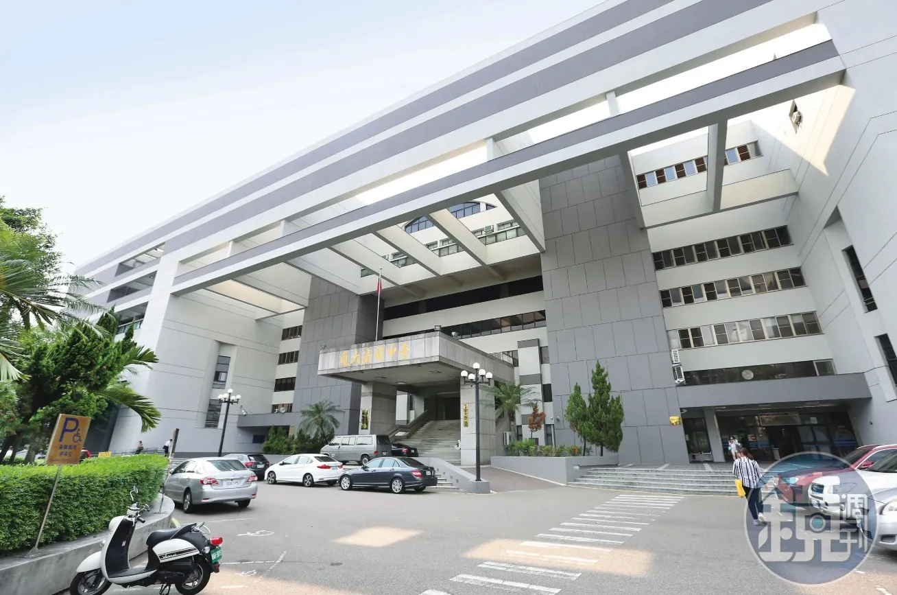 為區區200元弒母重判無期  法官理由：掐斷老母舌骨下軟骨  手段兇殘
