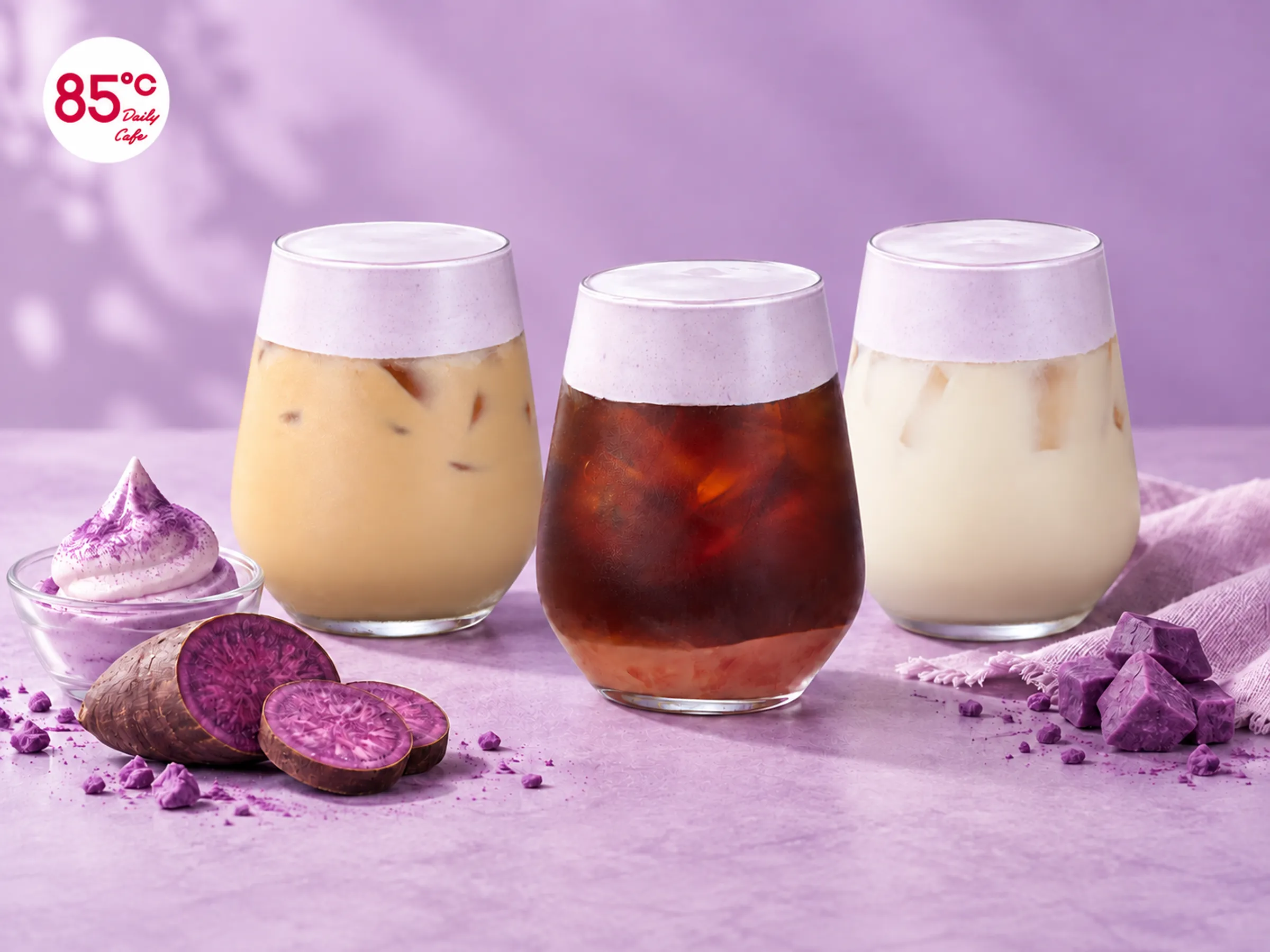 85℃推出UBE雲朵系列，3款紫色飲品一次滿足咖啡、茶飲與水果控。（品牌提供）