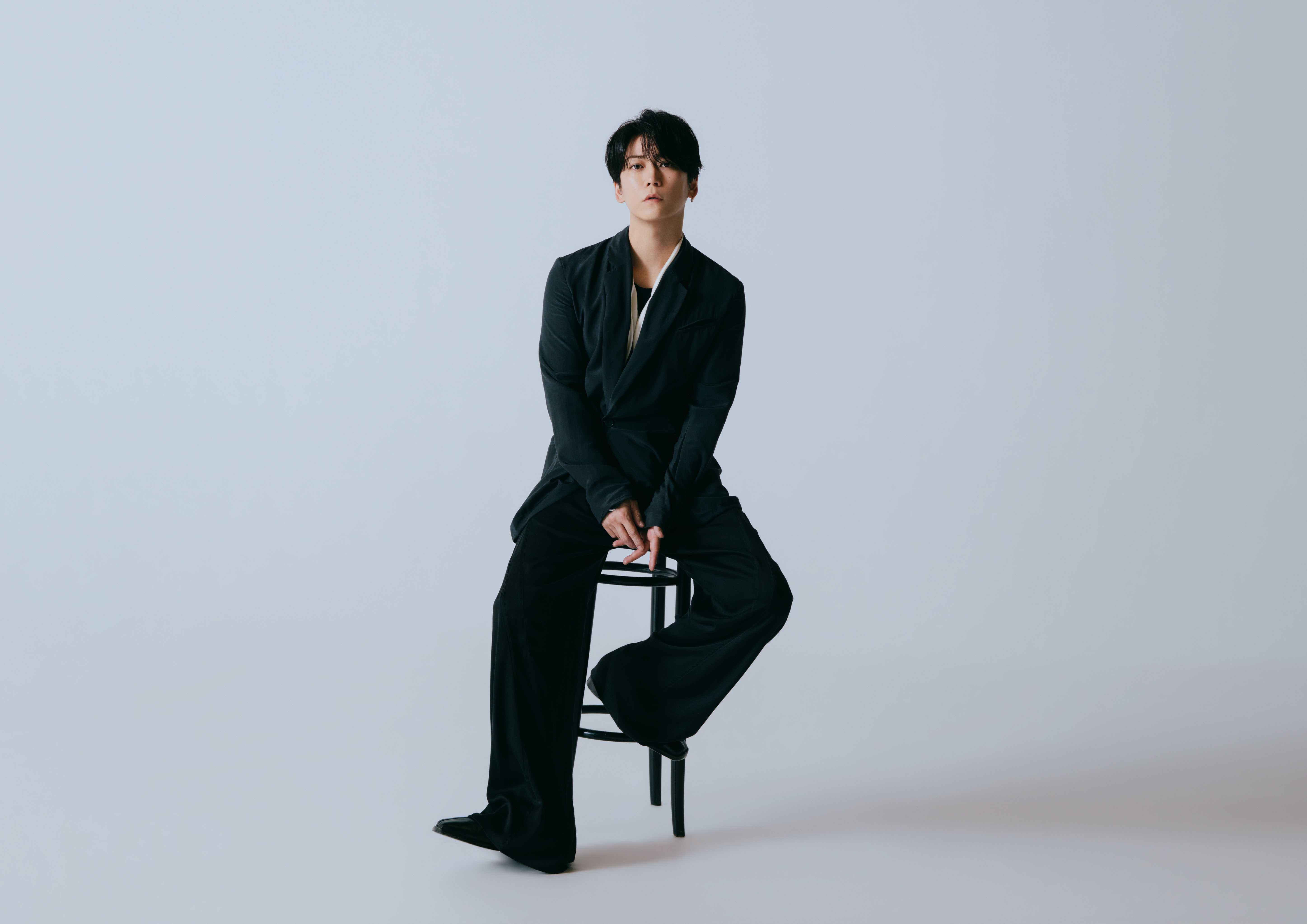 龜梨和也首張個人專輯《WAVE》推出,首週在日本Oricon公信榜專輯週榜創下2.6萬張銷售成績。(avex TAIWAN提供)