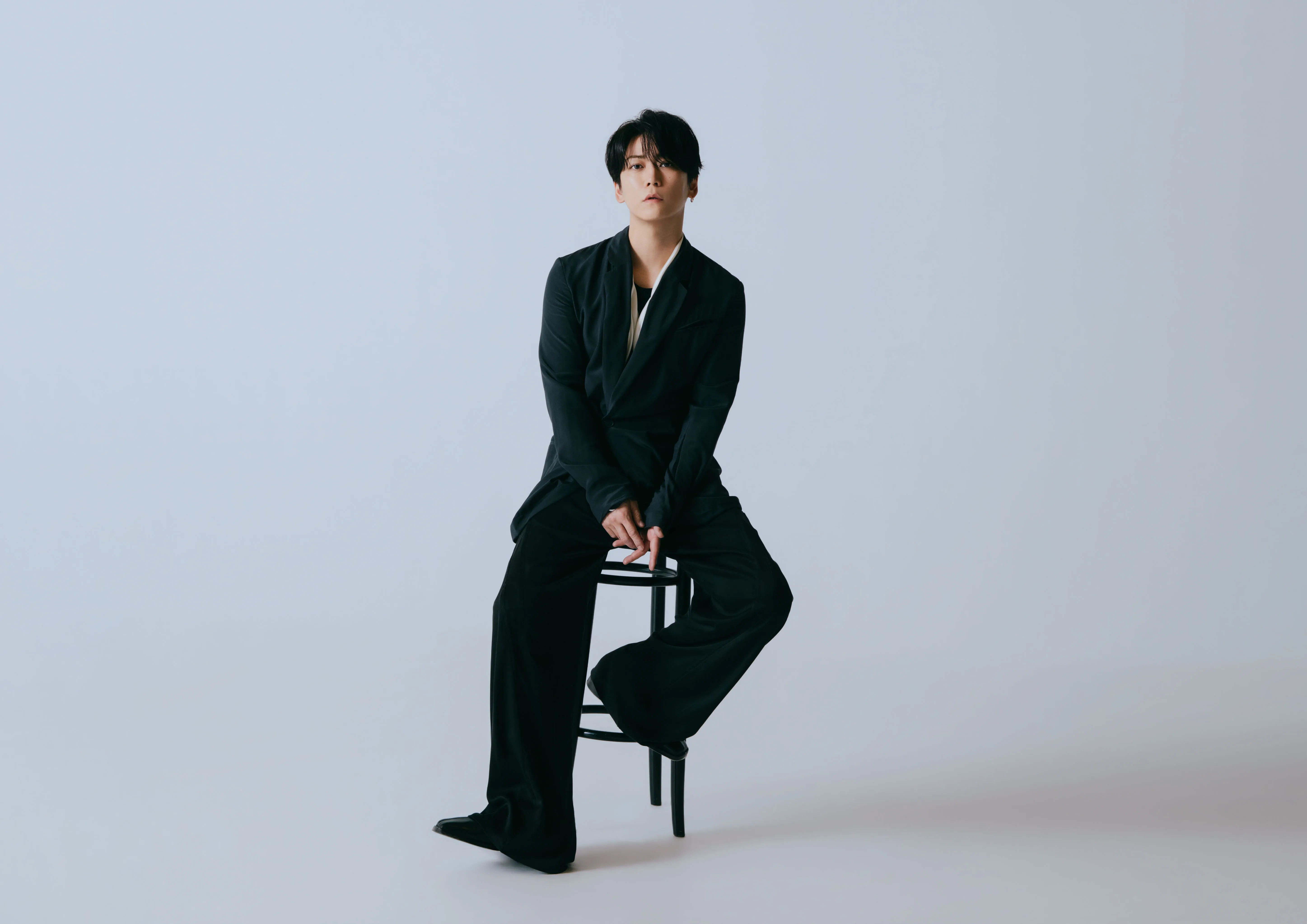 龜梨和也首張個人專輯《WAVE》首週賣破2.6萬張　水下5公尺拍MV挑戰新境界