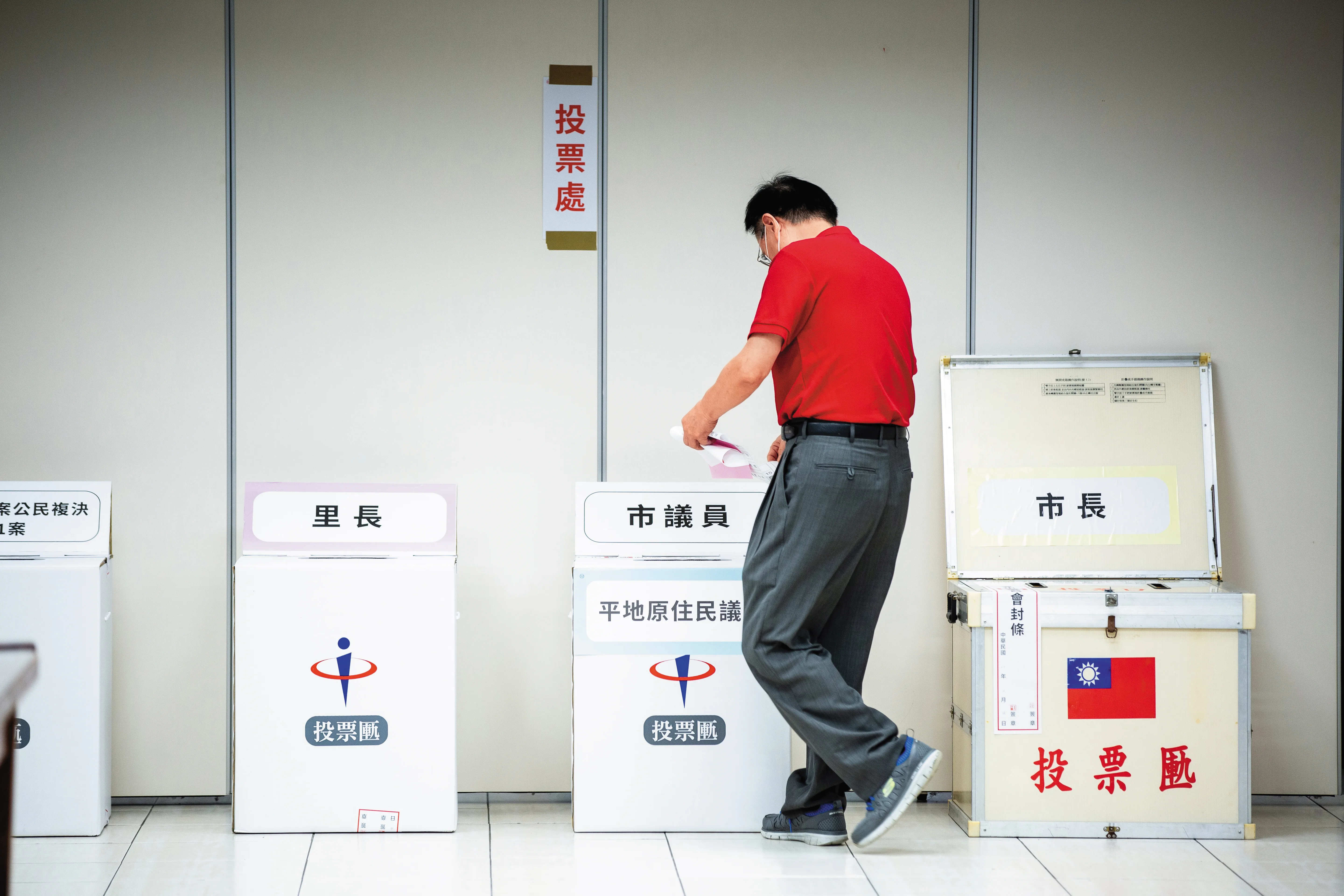 鏡論／從飯碗往菜盆跳的議員們