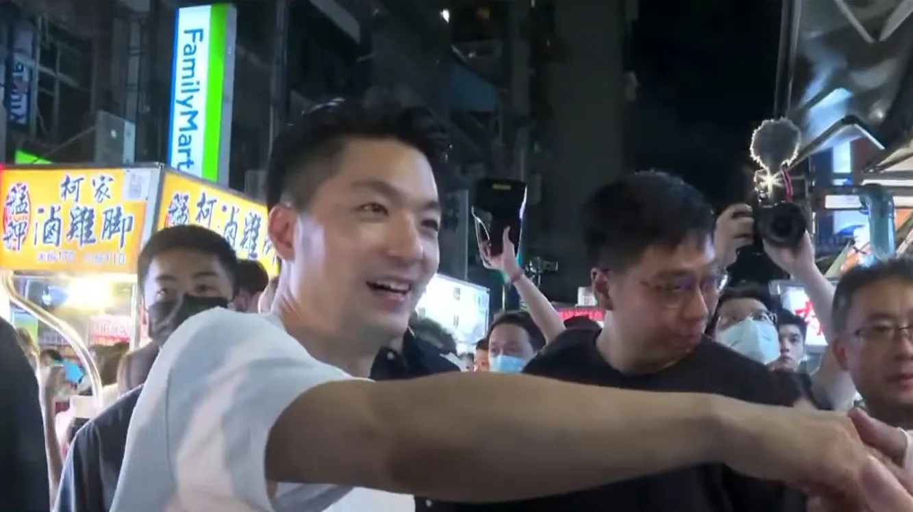 遇蔣萬安狂喊「市長我愛你」被抓包是徐巧芯幕僚！　她沒否認：這是暗號