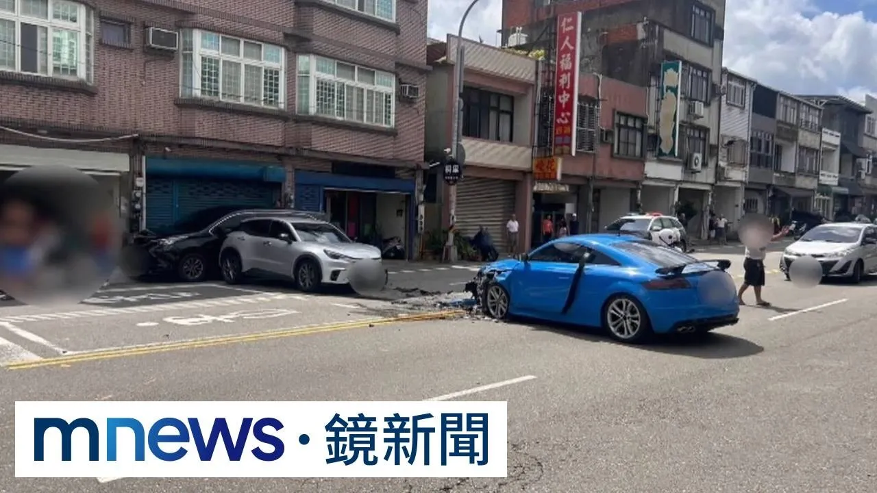 雙門跑車過彎「猛撞休旅」　車頭全爛釀6傷