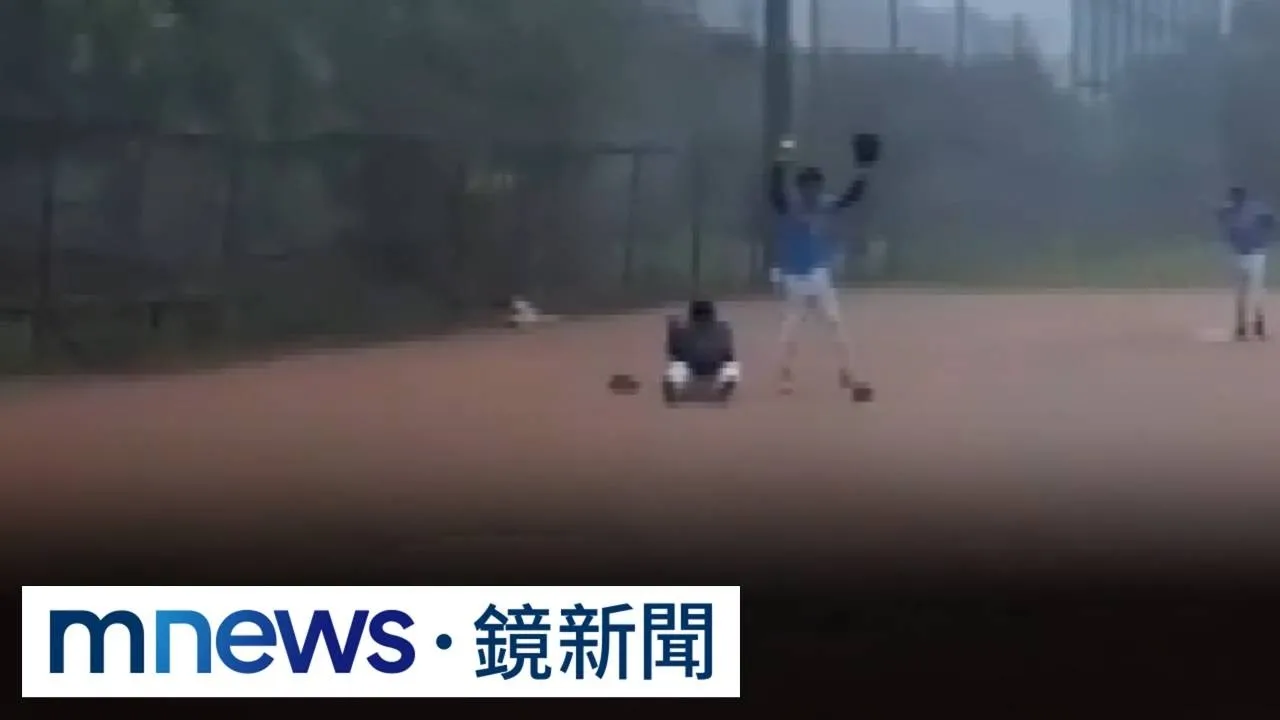 台中壘球預賽突暴雨　2球員接球相撞破頭濺血