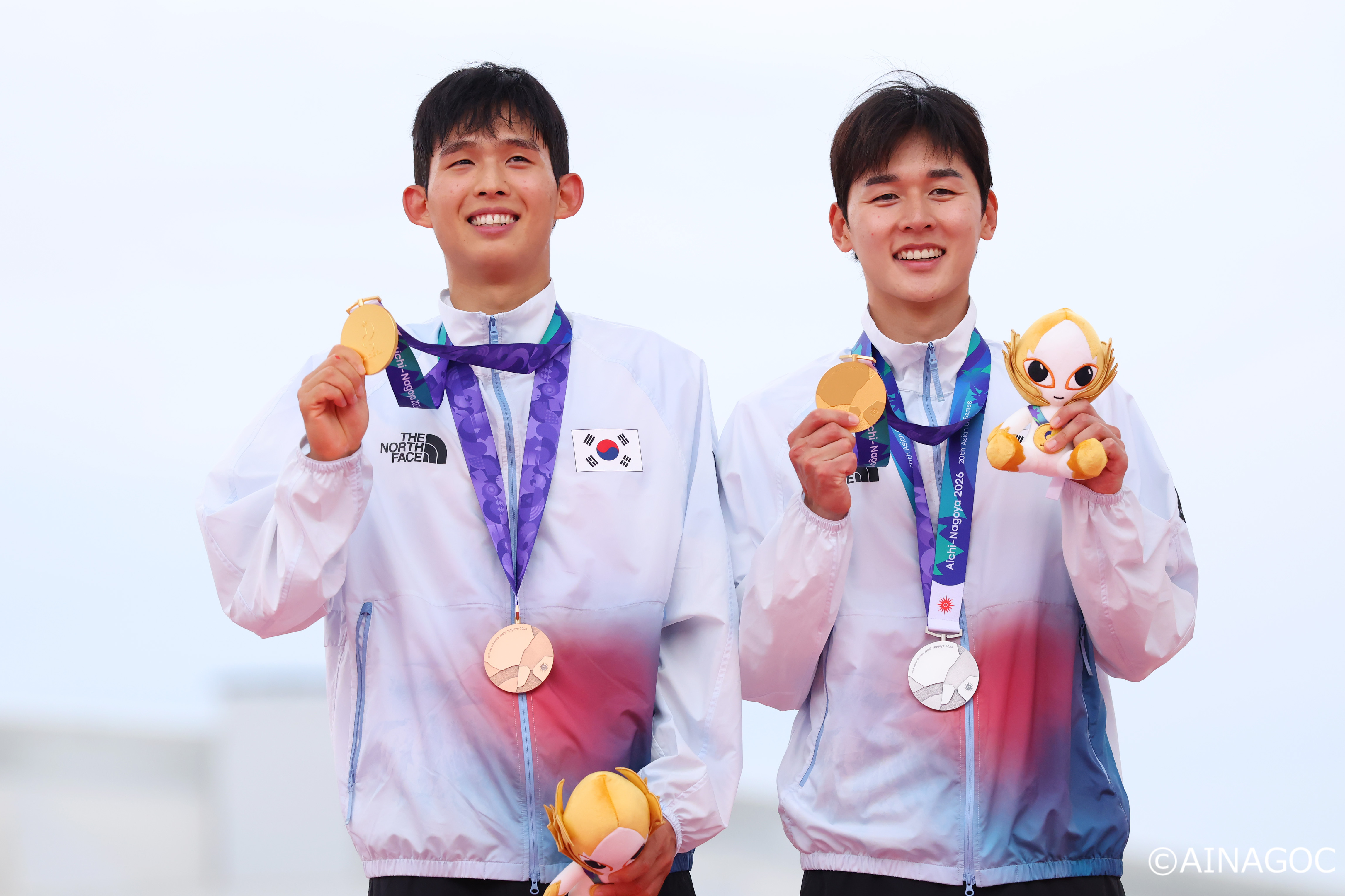 南韓在男子現代五項團體賽奪金牌後,頒獎典禮上司儀竟誤稱南韓國名為「中華民國」(Republic of China),後來緊急改口為Korea(韓國)。(©AINAGOC提供)