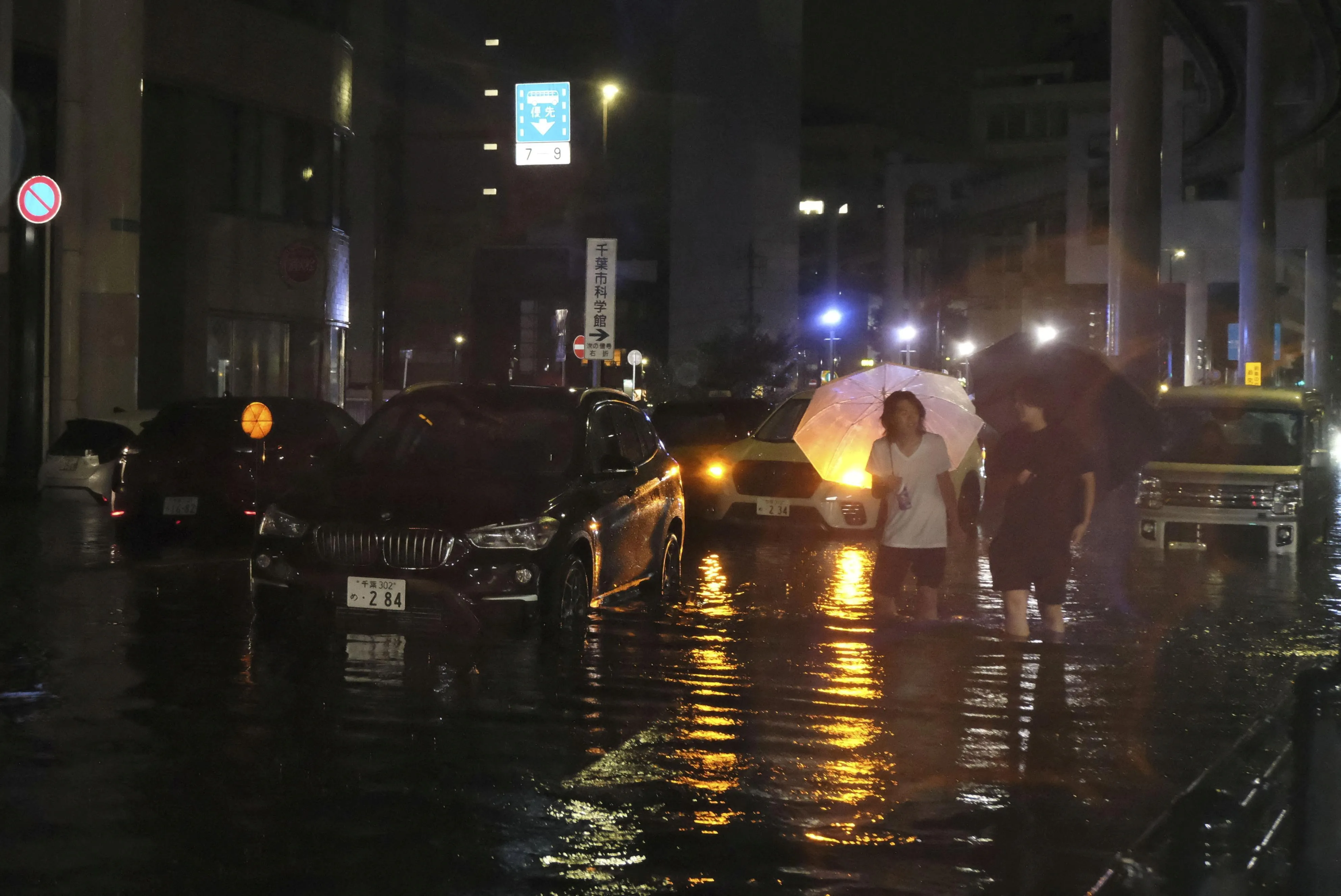千葉大淹水！遊日注意「極端降雨還沒完」2／關東暴雨釀災　東京遊客變落湯雞、埼玉街頭宛如河川